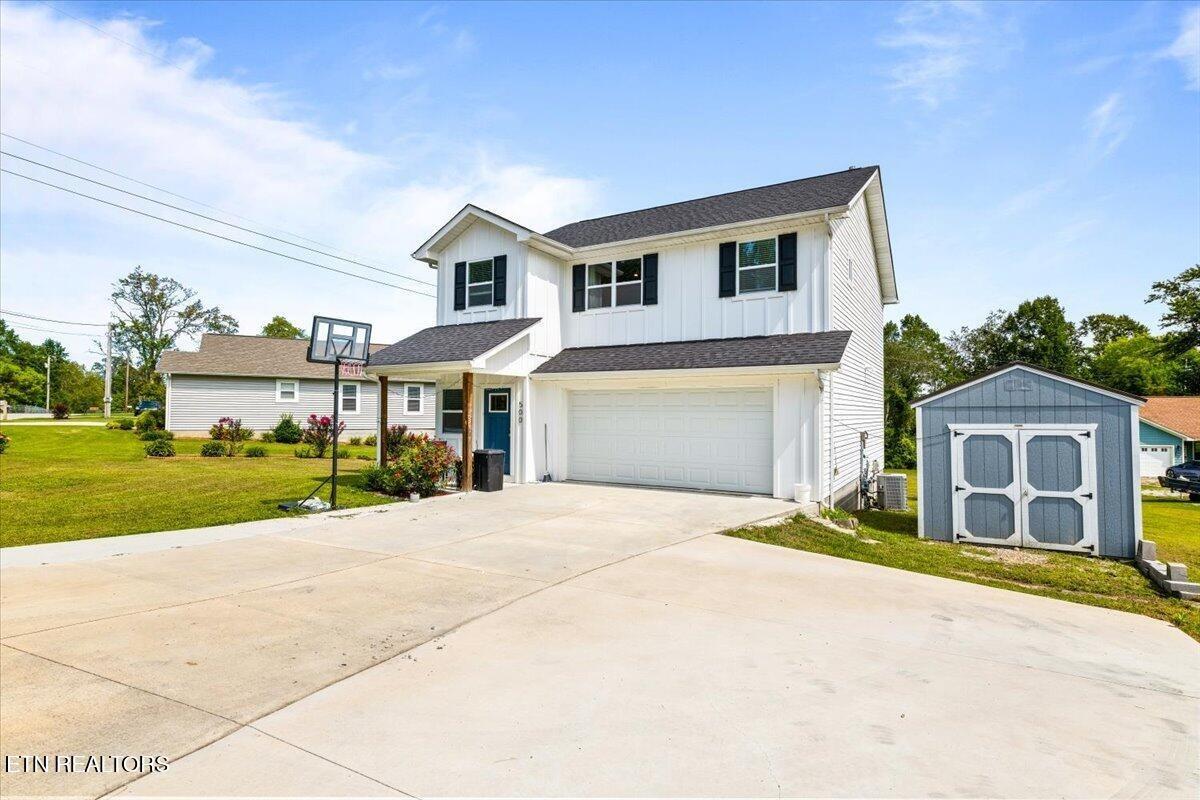 Stanley St, Oneida, TN 37841