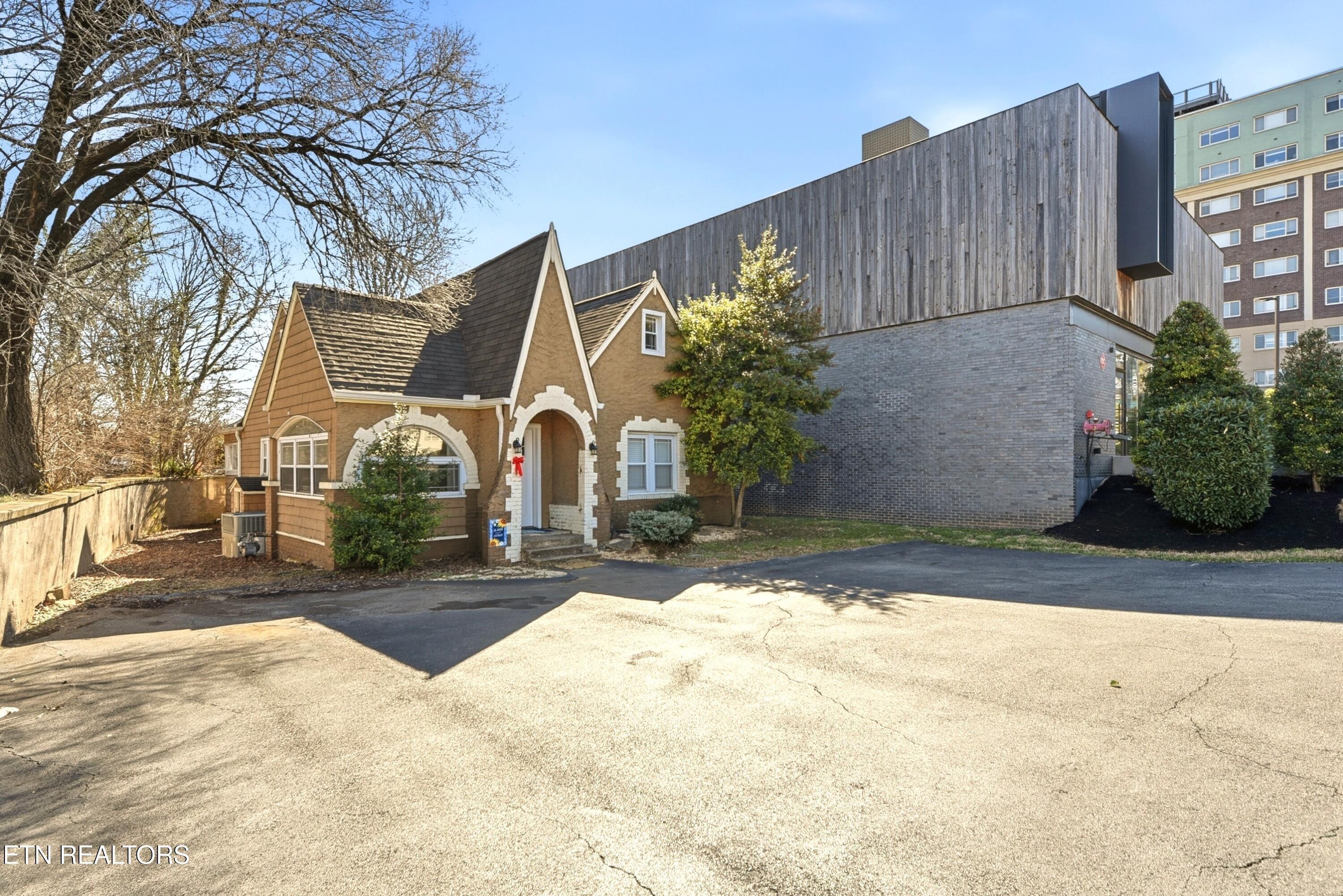 Sutherland Ave, Knoxville, TN 37919