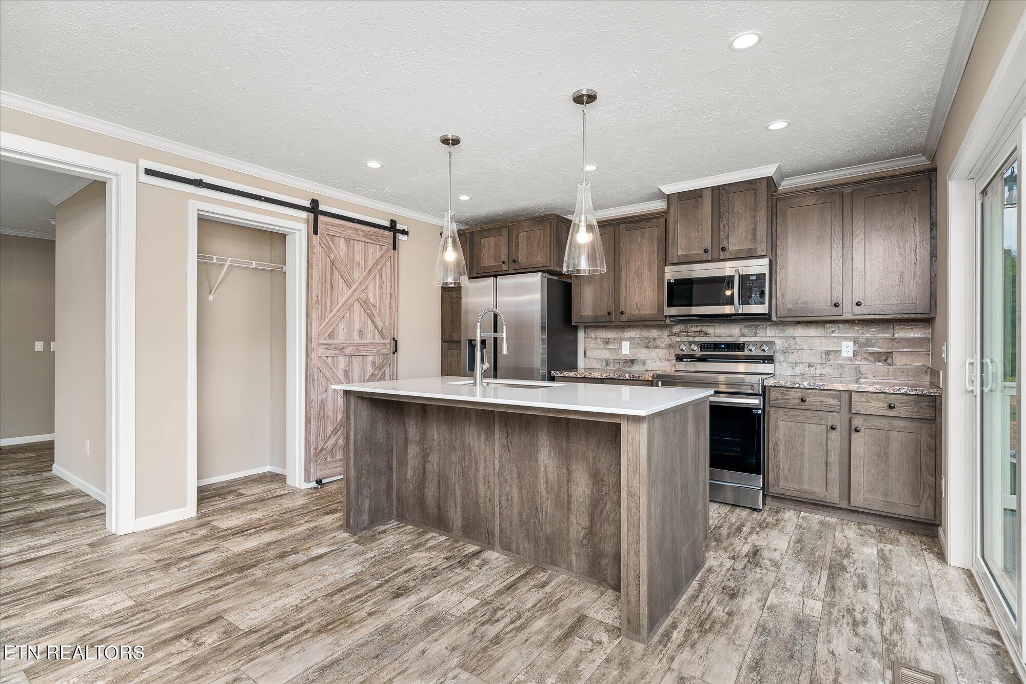 Anna Maria Ln, Cookeville, TN 38501