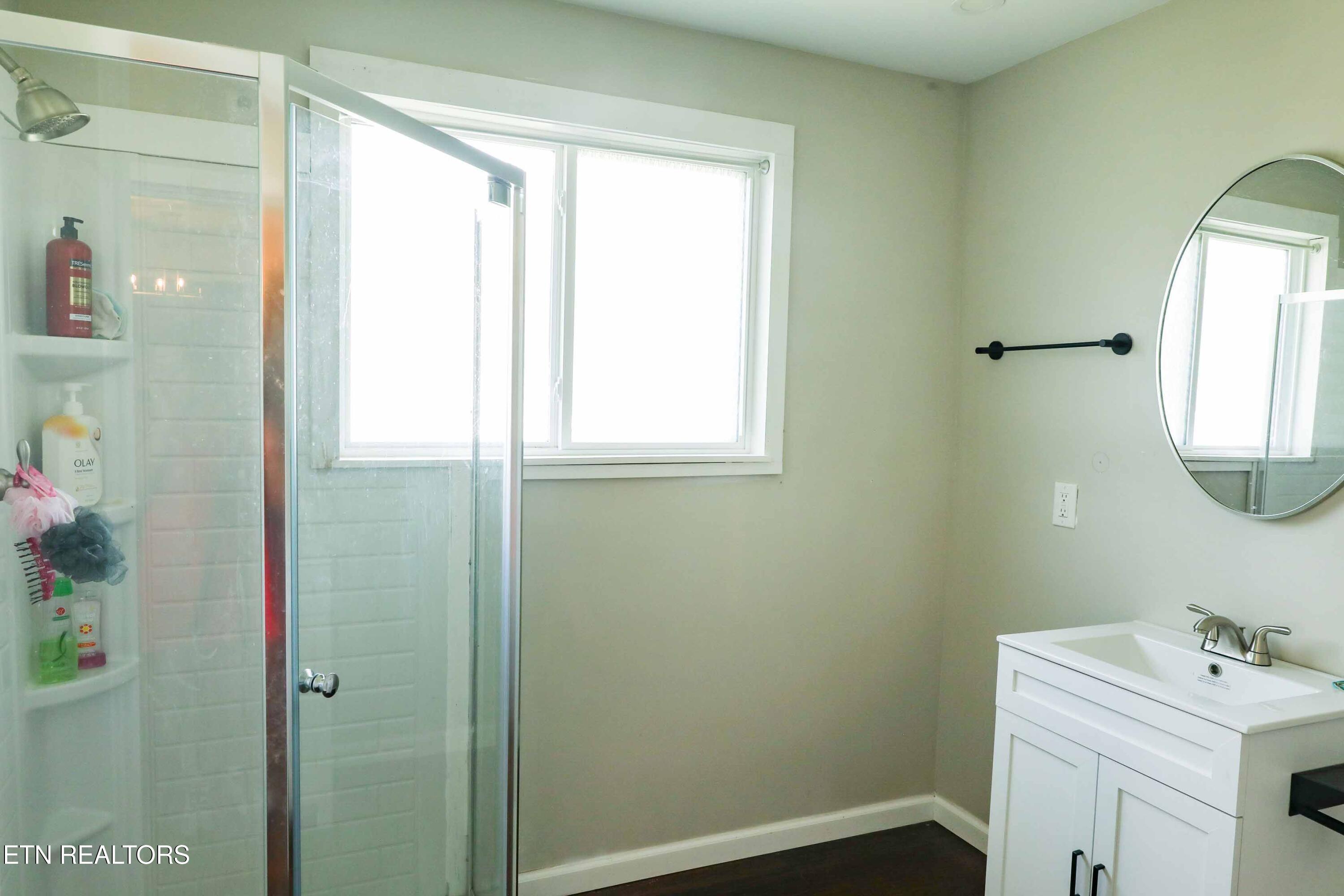 Catalpa St, Pineville, KY 40977