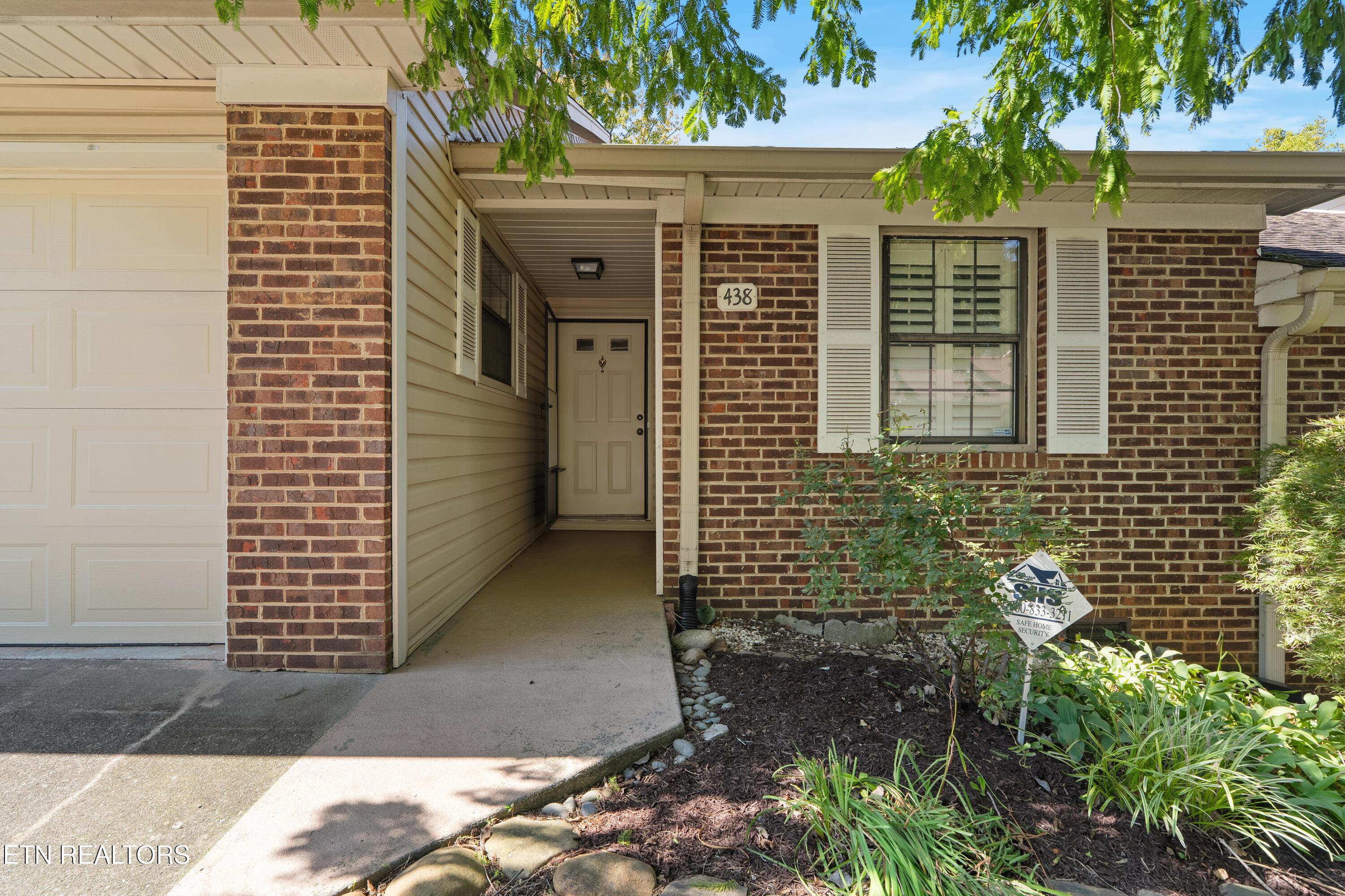 Amanda Cir, Knoxville, TN 37922