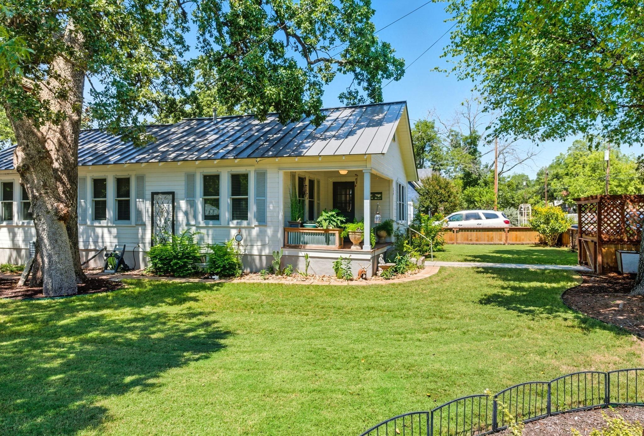S Vandeveer St, Burnet, TX 78611