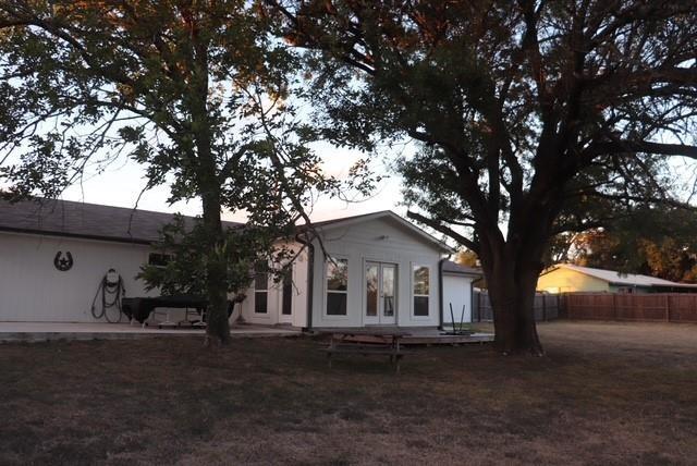 7th St, Lexington, TX 78947