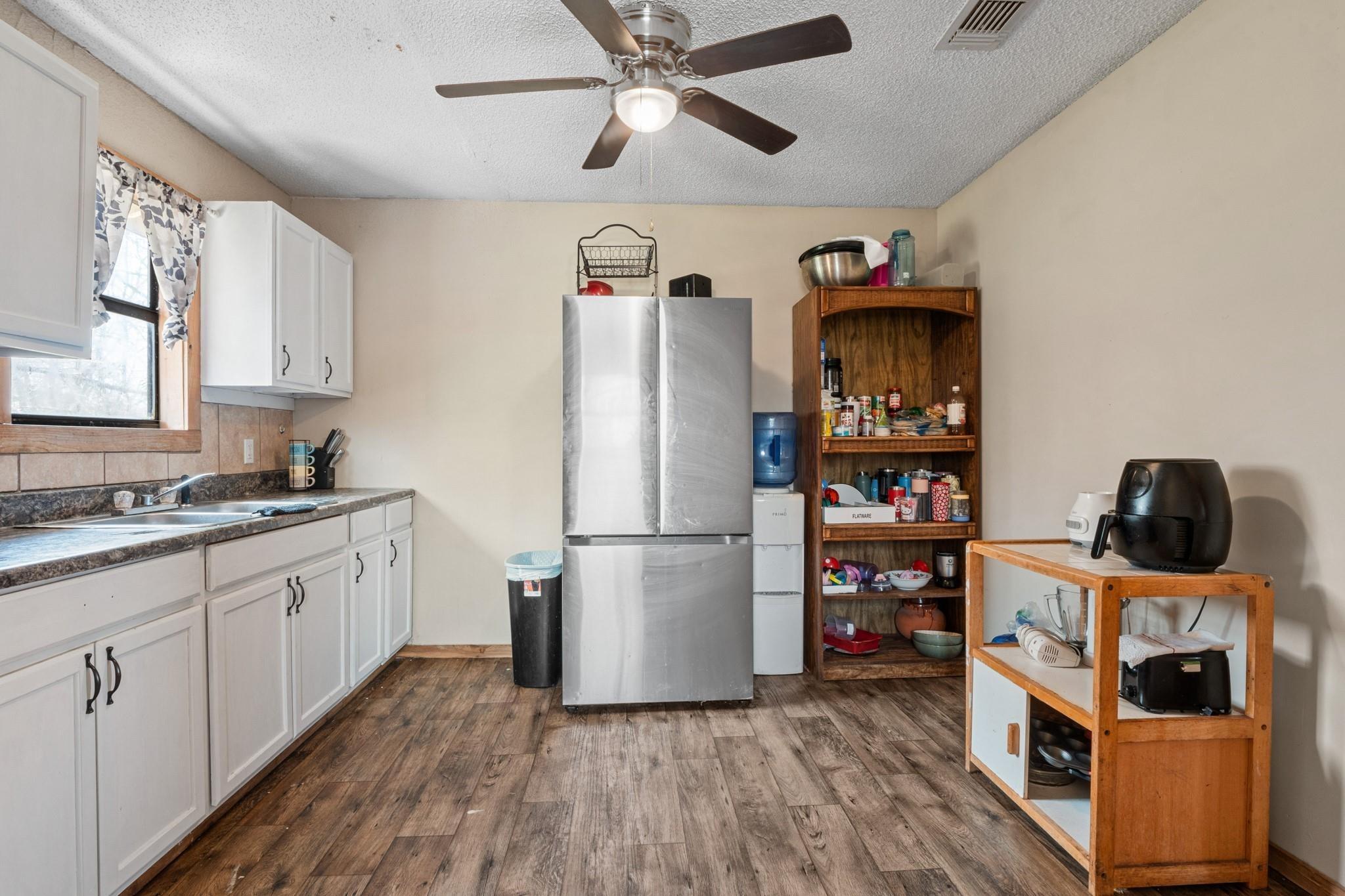 W 10th St, Cameron, TX 76520