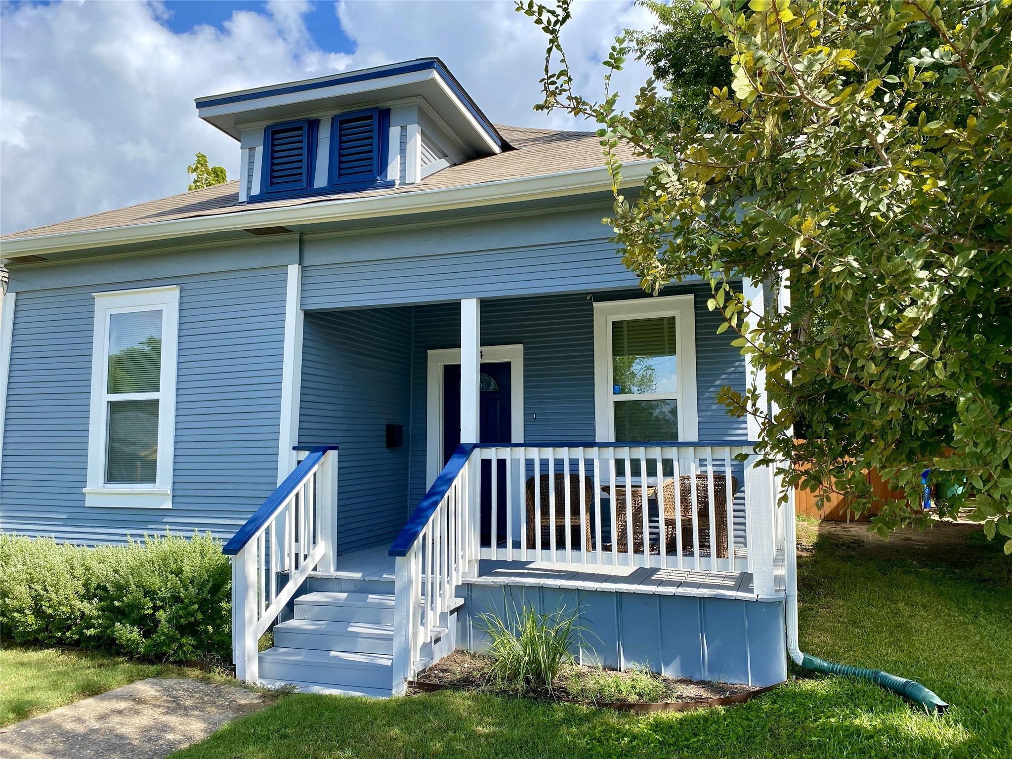 W 3rd St, Taylor, TX 76574