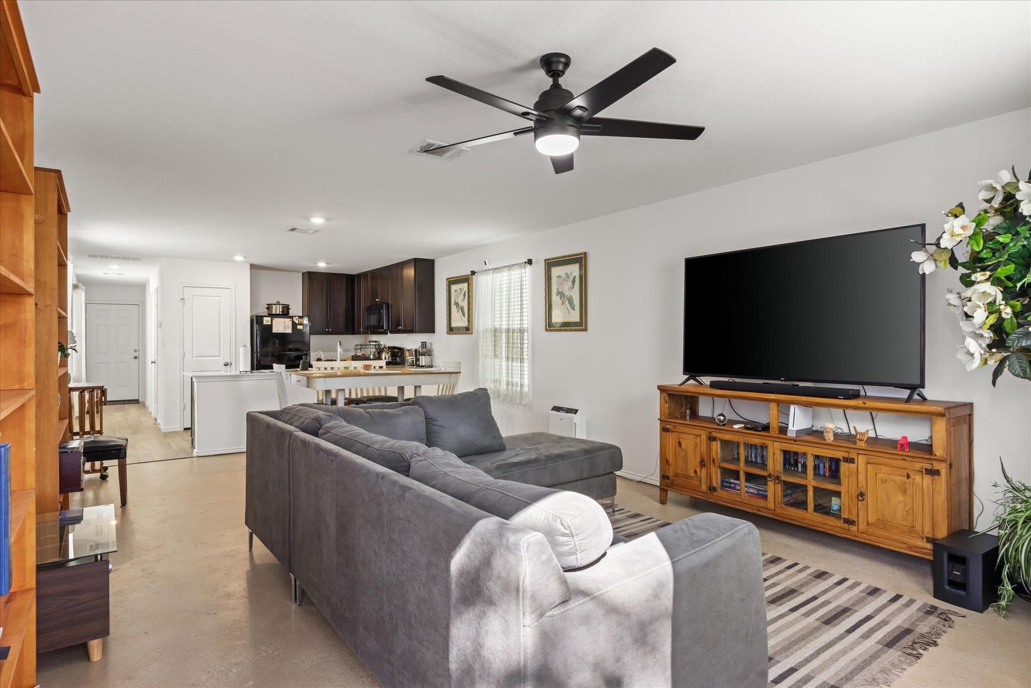Trinity Cir, Lockhart, TX 78644