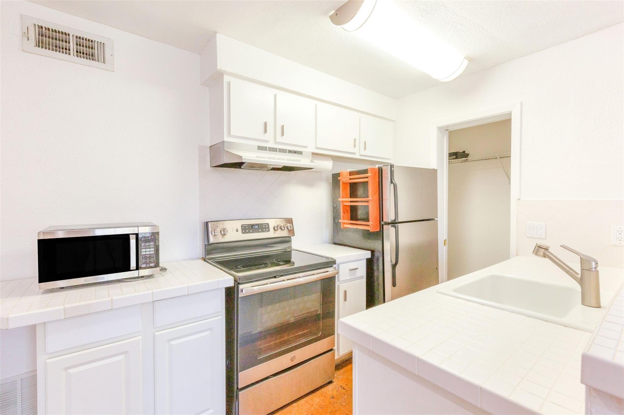 E Side Dr, Austin, TX 78704