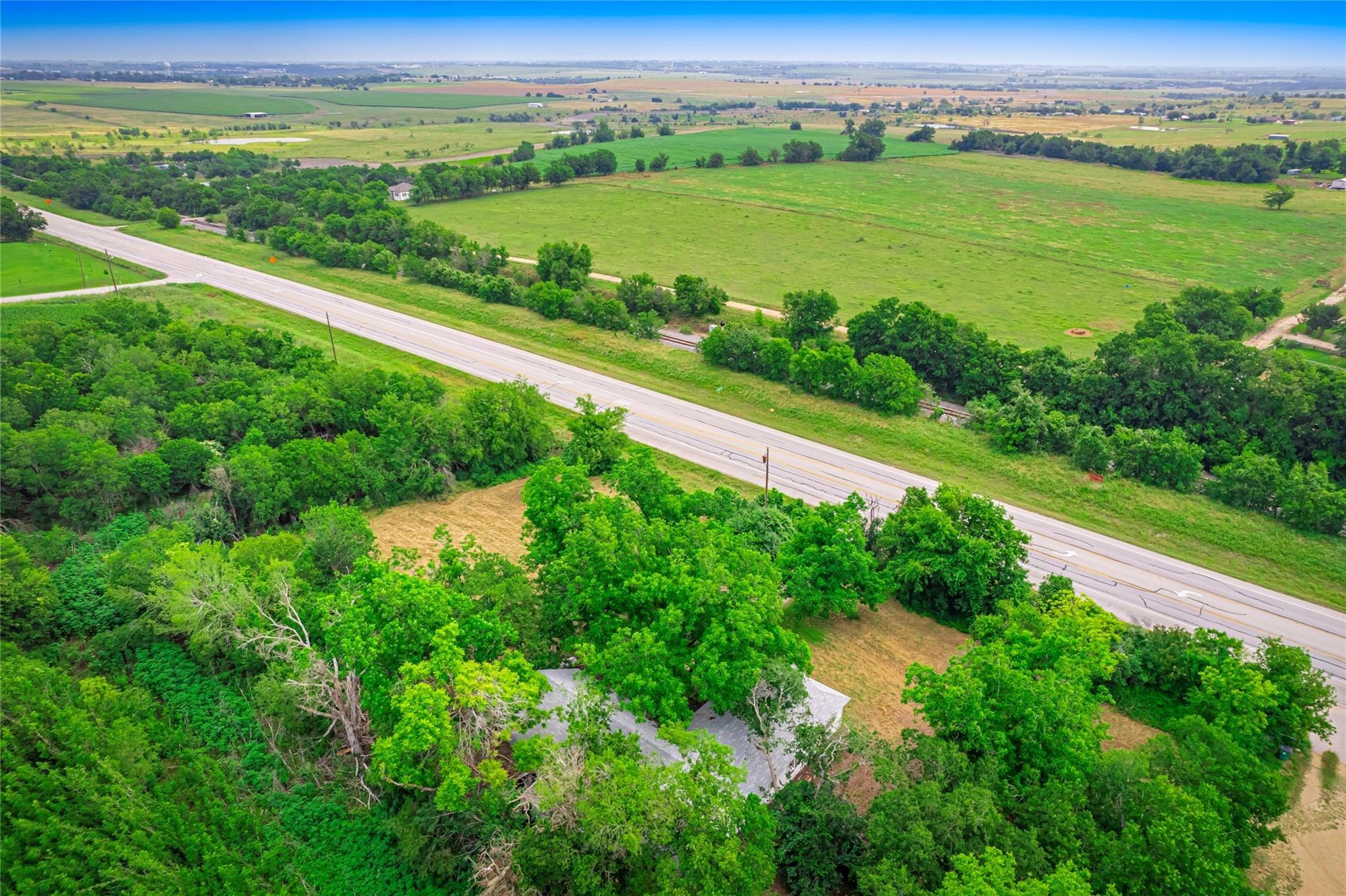 S Main St, Taylor, TX 76574