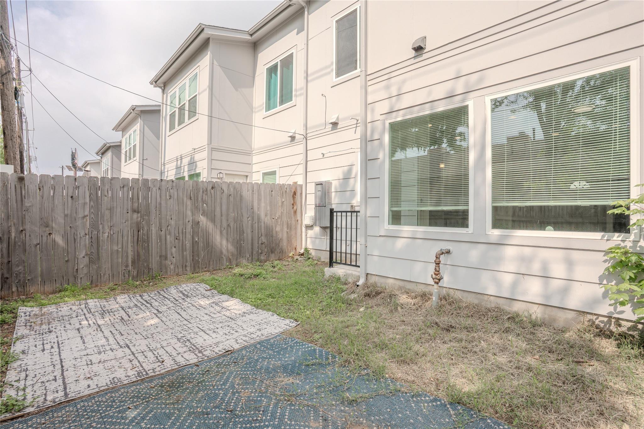 Lamppost Ln, Austin, TX 78727