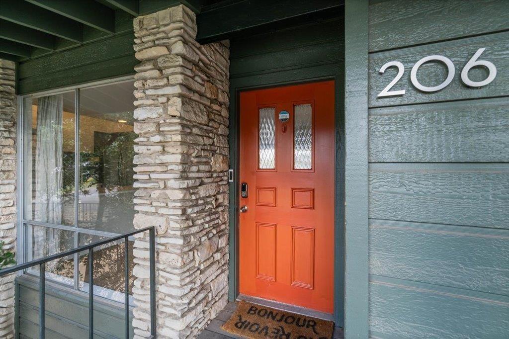 Mariposa Dr, Austin, TX 78704