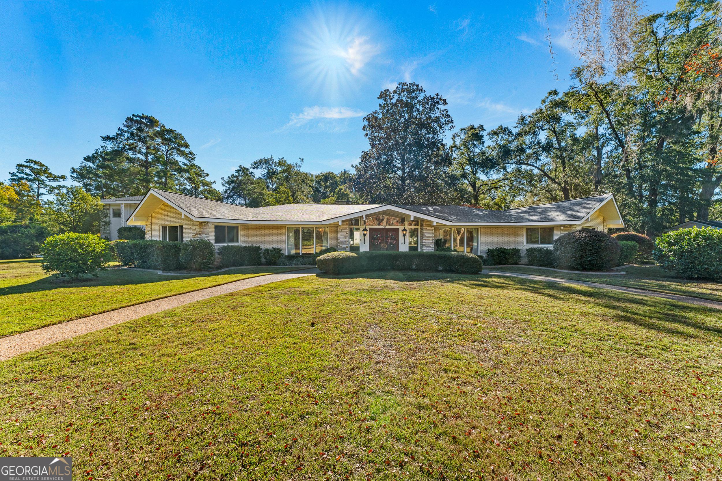 N Ash St, Springfield, GA 31329