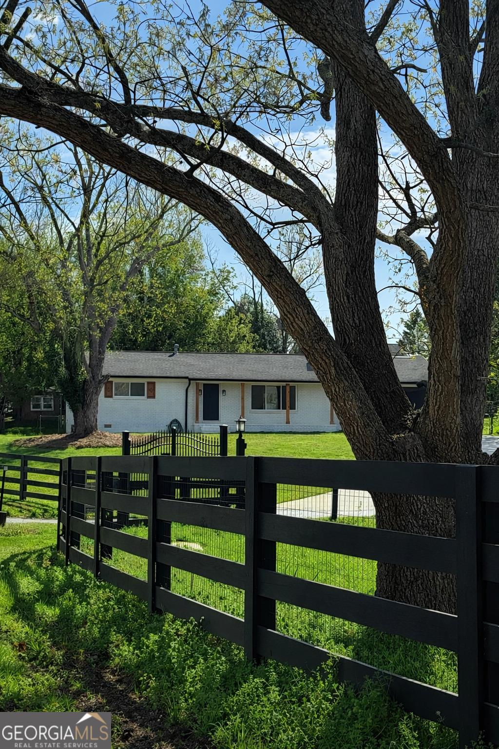 Burke Ln, Gainesville, GA 30506