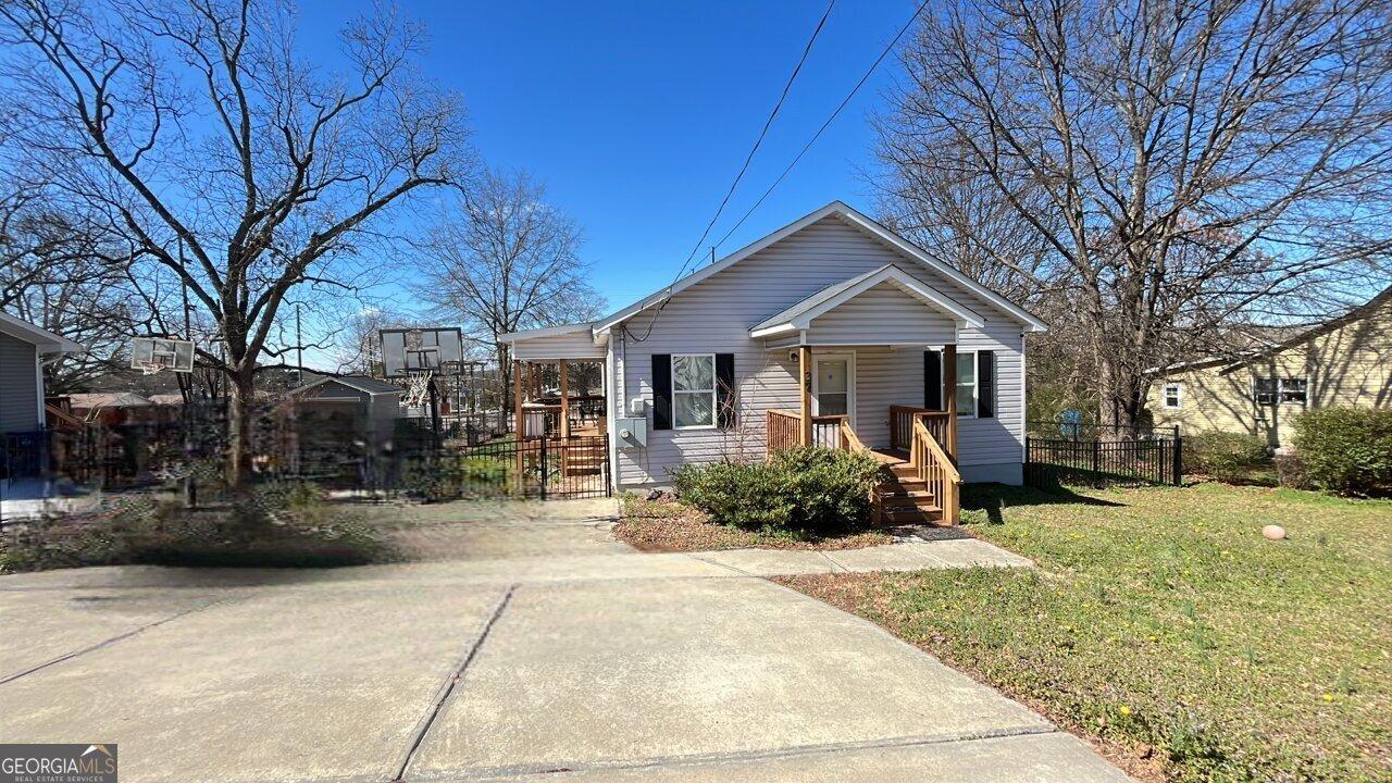 Wade St, Winder, GA 30680