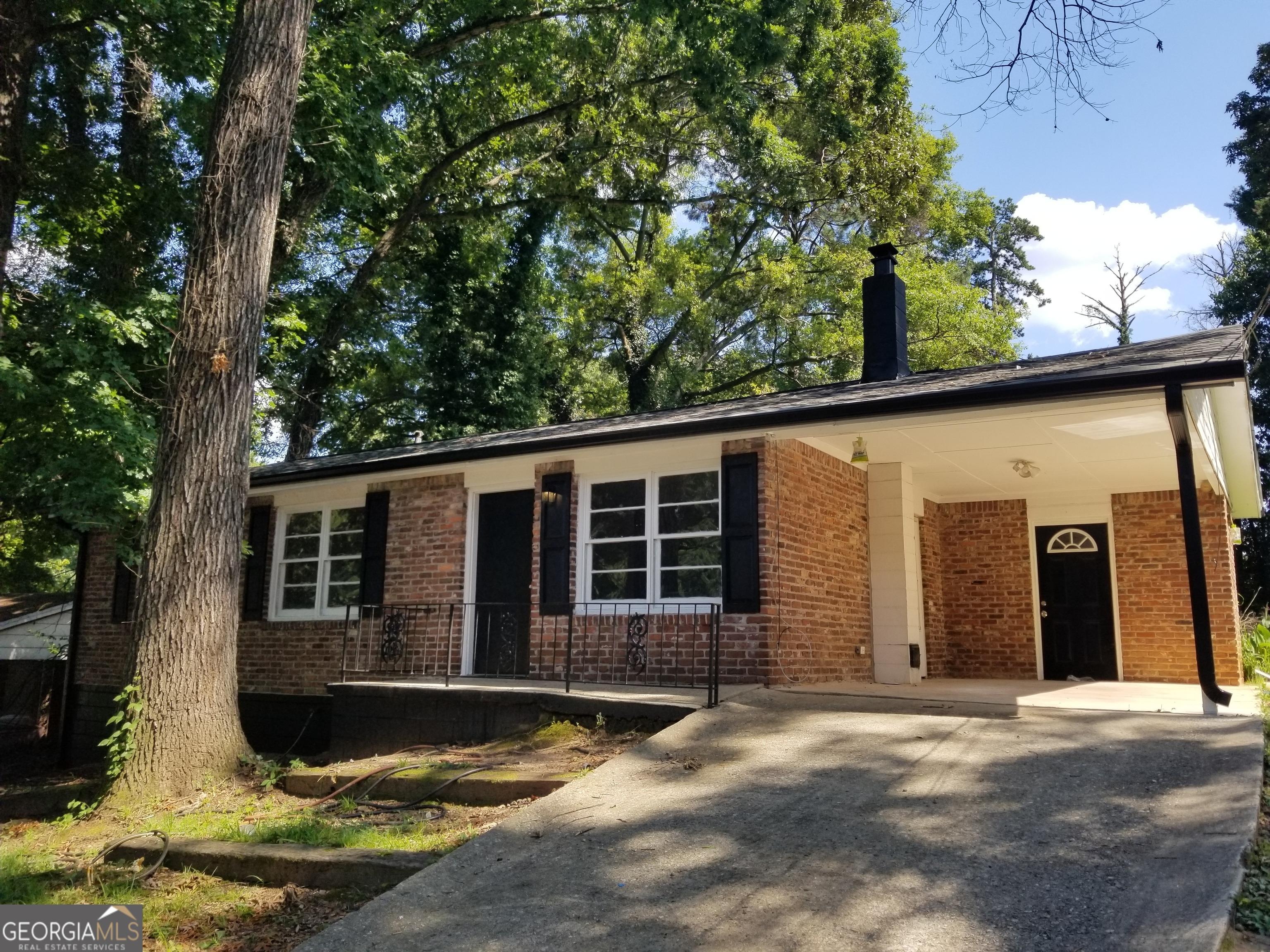 Oak Cir, Ellenwood, GA 30294