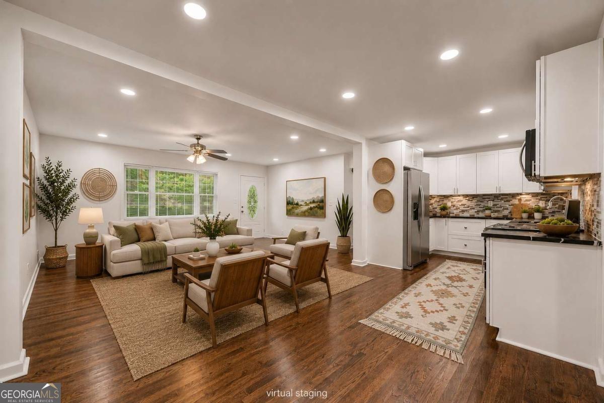 Honeysuckle Dr Se, Smyrna, GA 30082