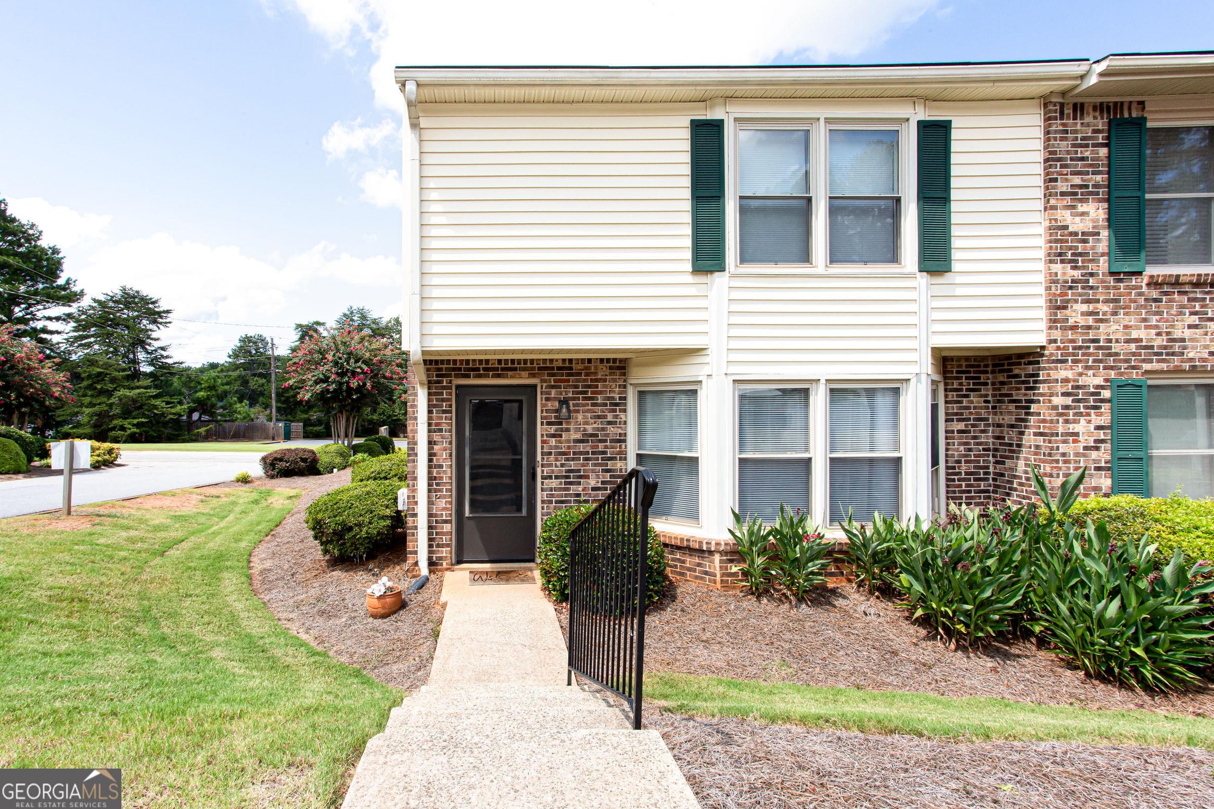 Longleaf Dr, Lawrenceville, GA 30046