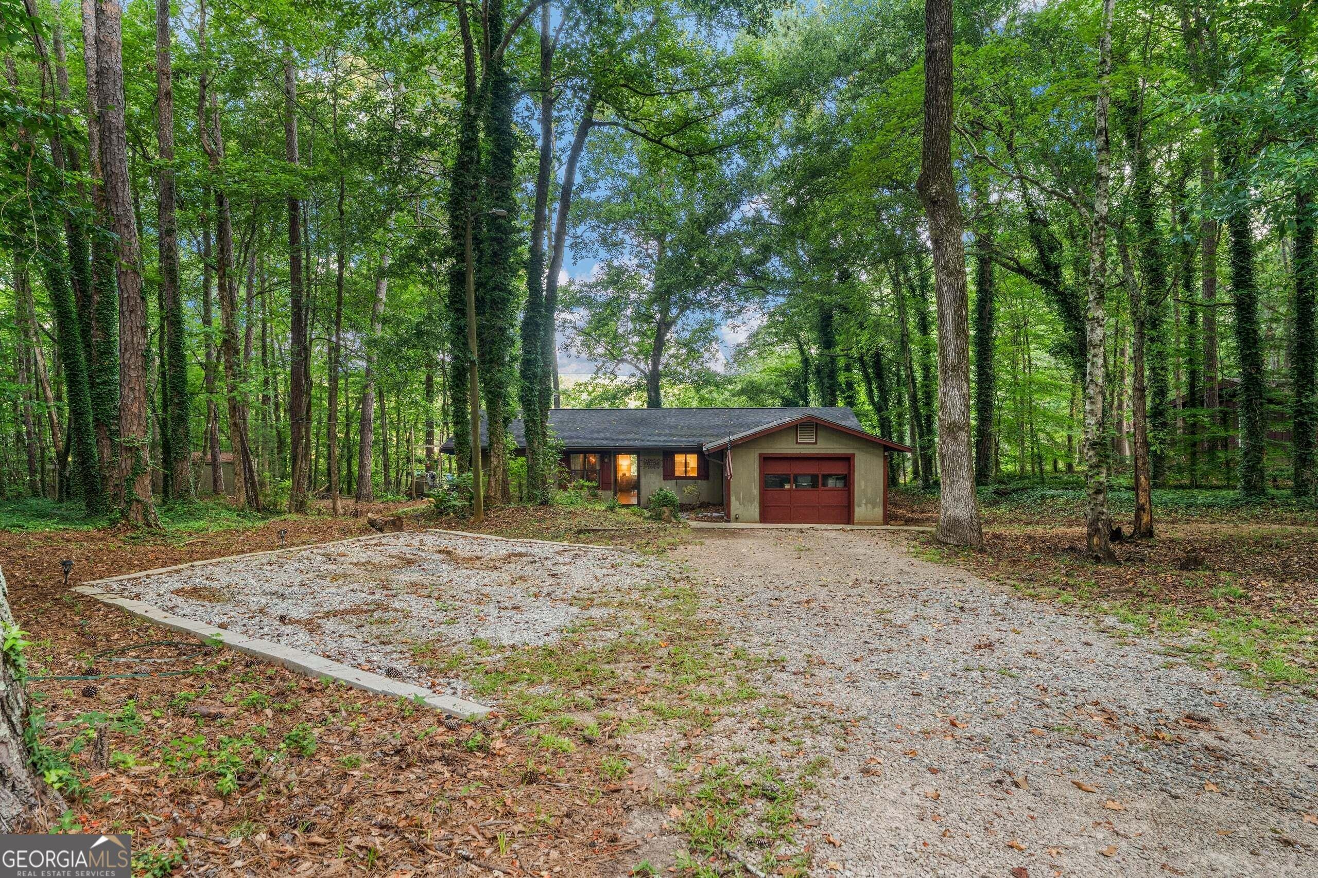 Lake Dr, Pine Mountain, GA 31822