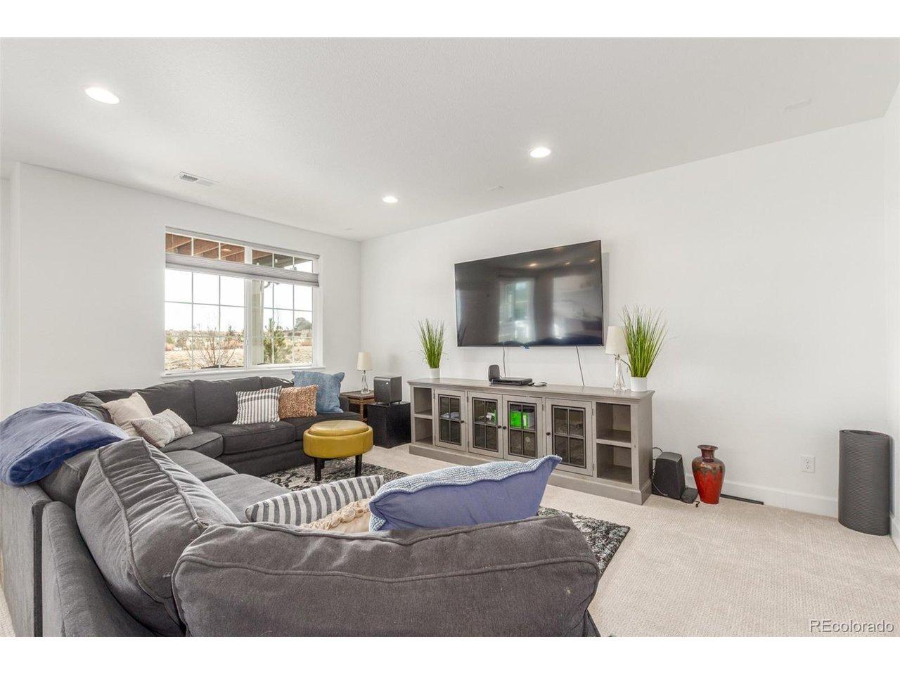 E Narrowleaf Cir, Aurora, CO 80016