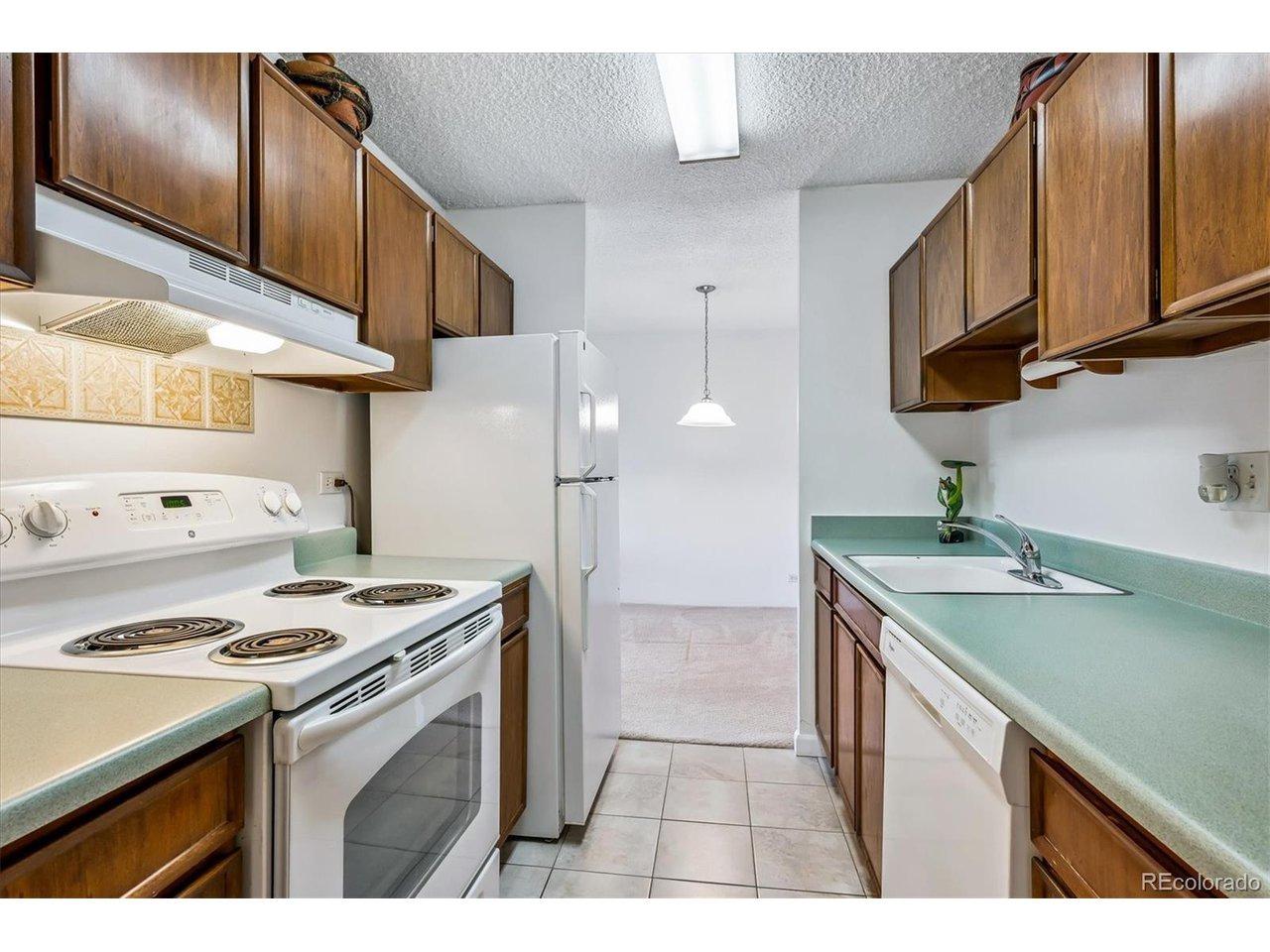 Hale Pkwy, Denver, CO 80220