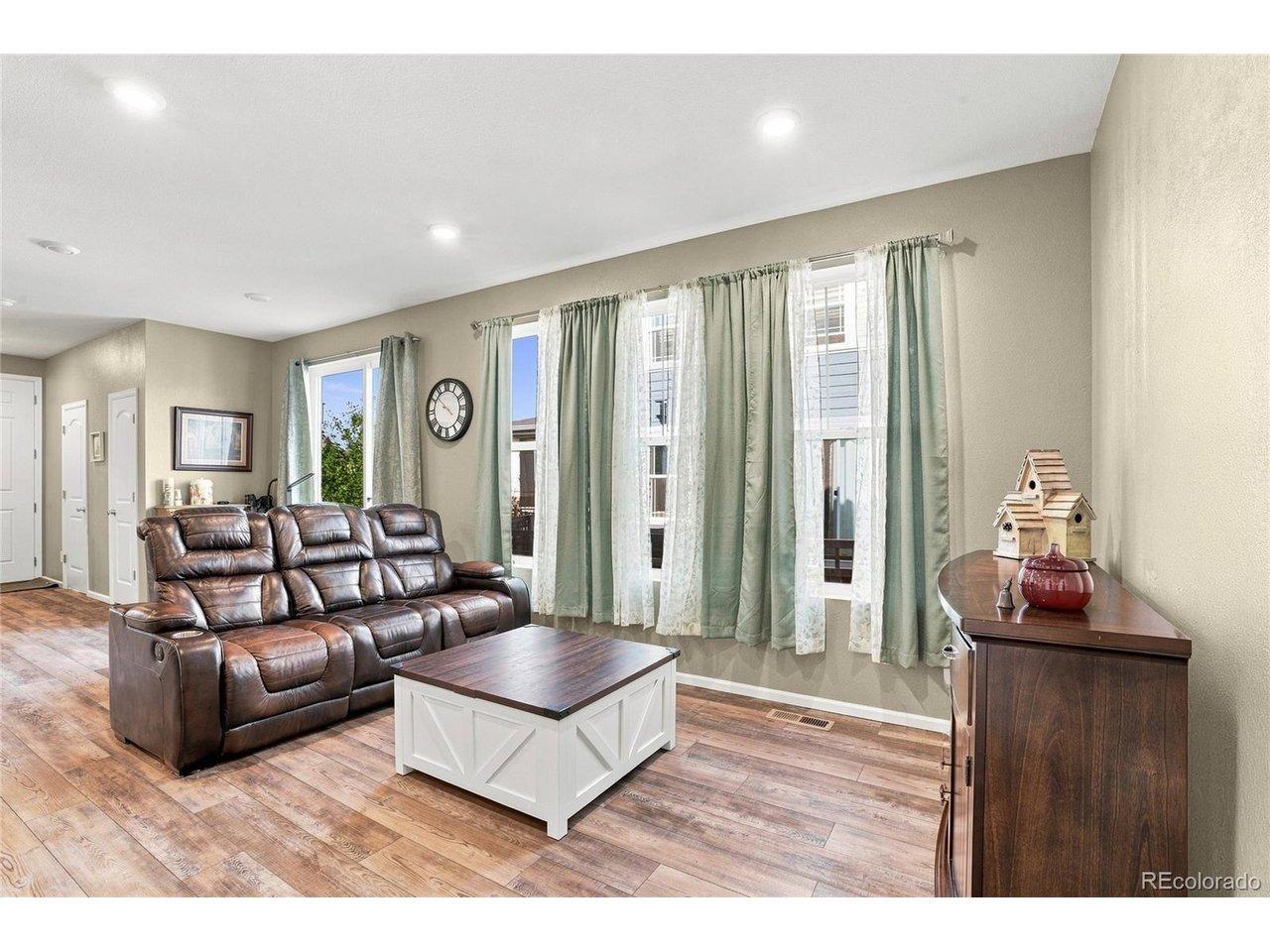 E 60th Ave, Aurora, CO 80019