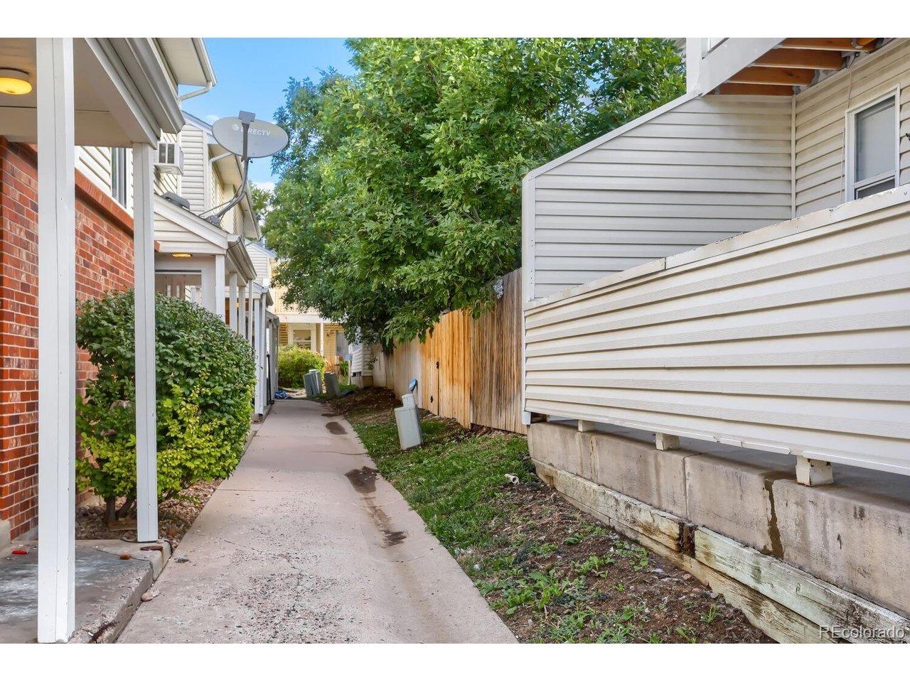 E Ford Dr, Aurora, CO 80017