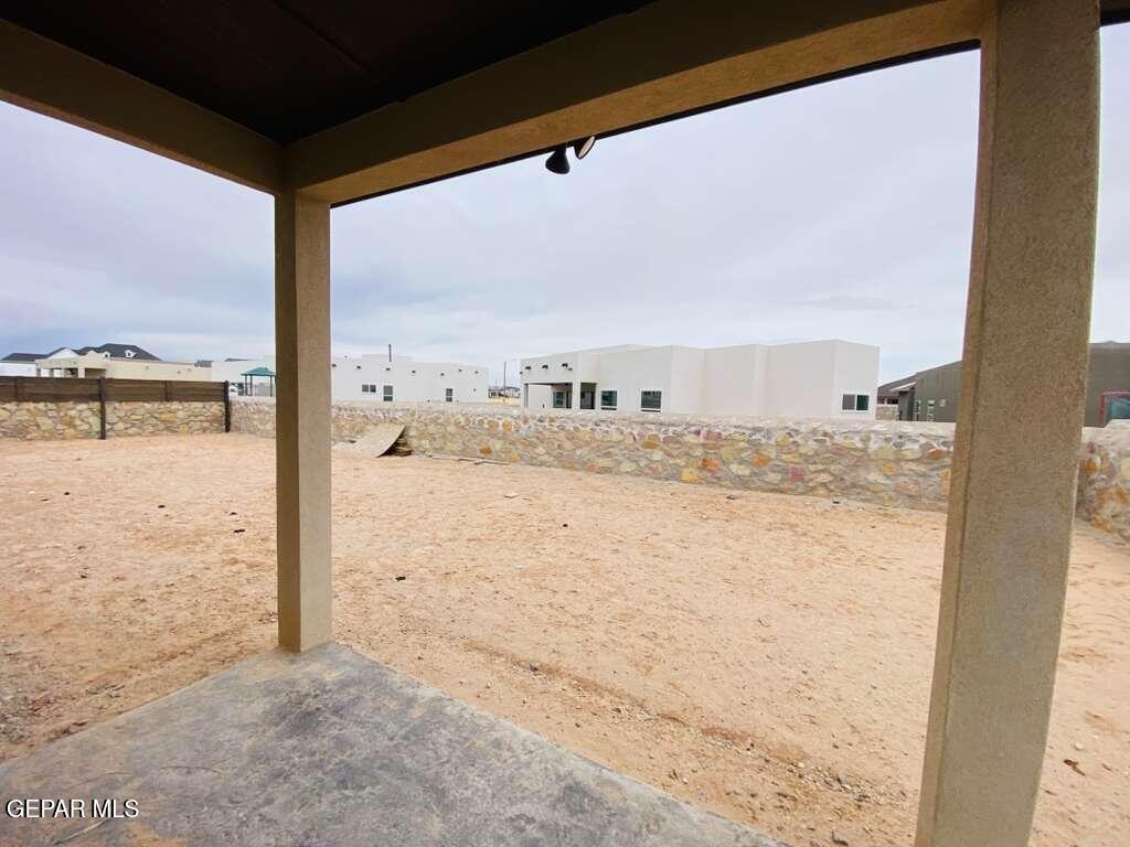 Tierra Fabian Pl, El Paso, TX 79938