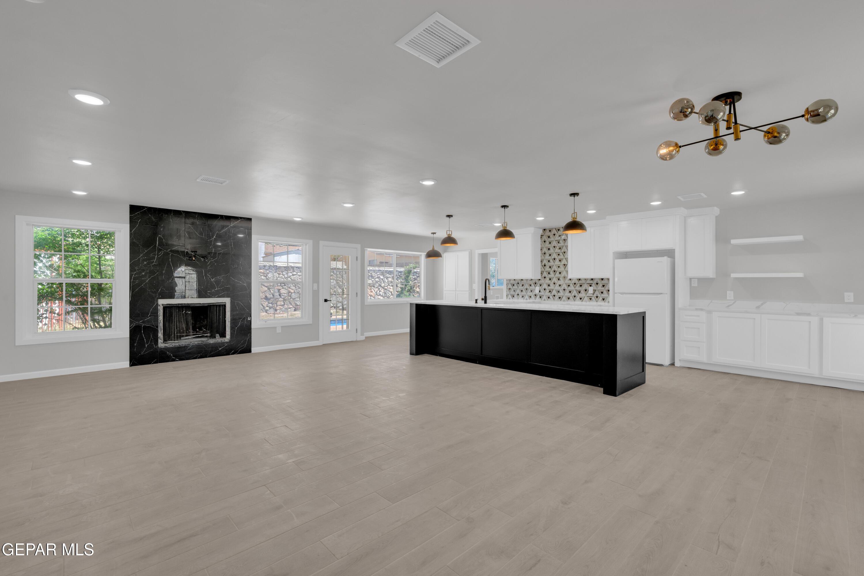 Bright Water Ln, El Paso, TX 79912