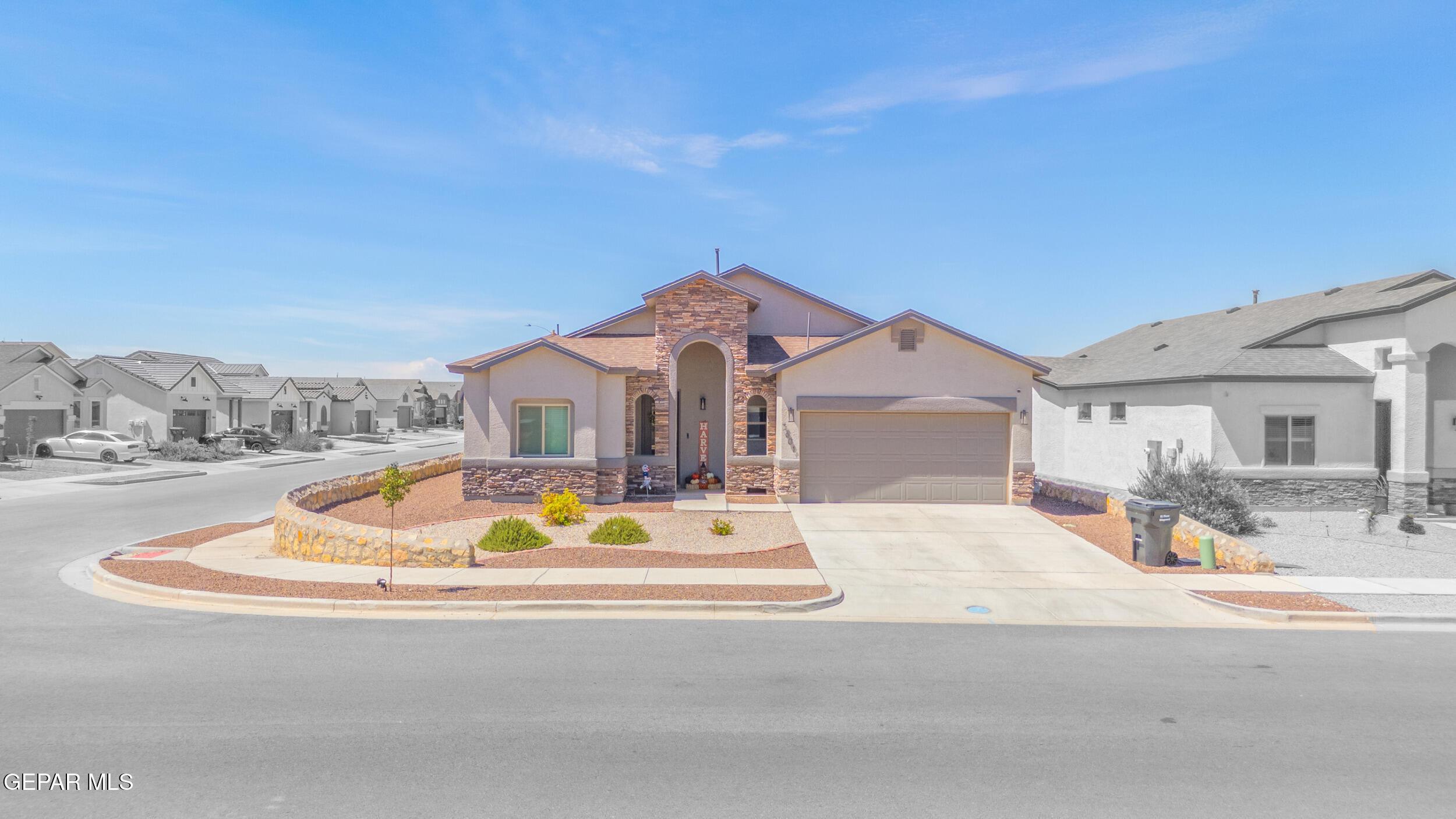 Bob Snead Dr, El Paso, TX 79938