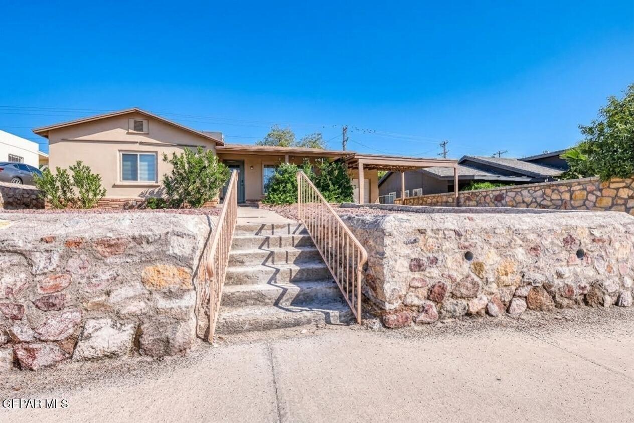 N Stanton St, El Paso, TX 79902