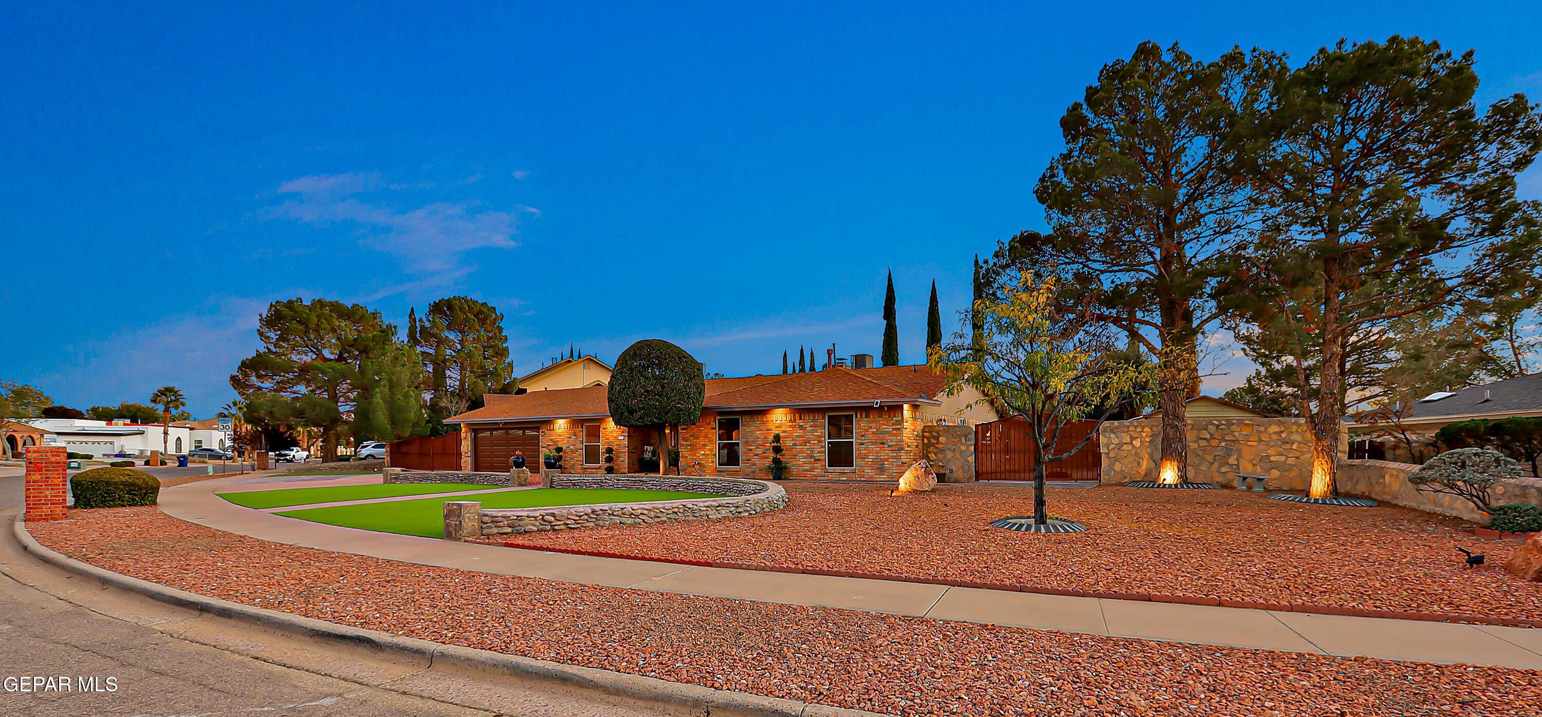 Leo Collins Dr, El Paso, TX 79936