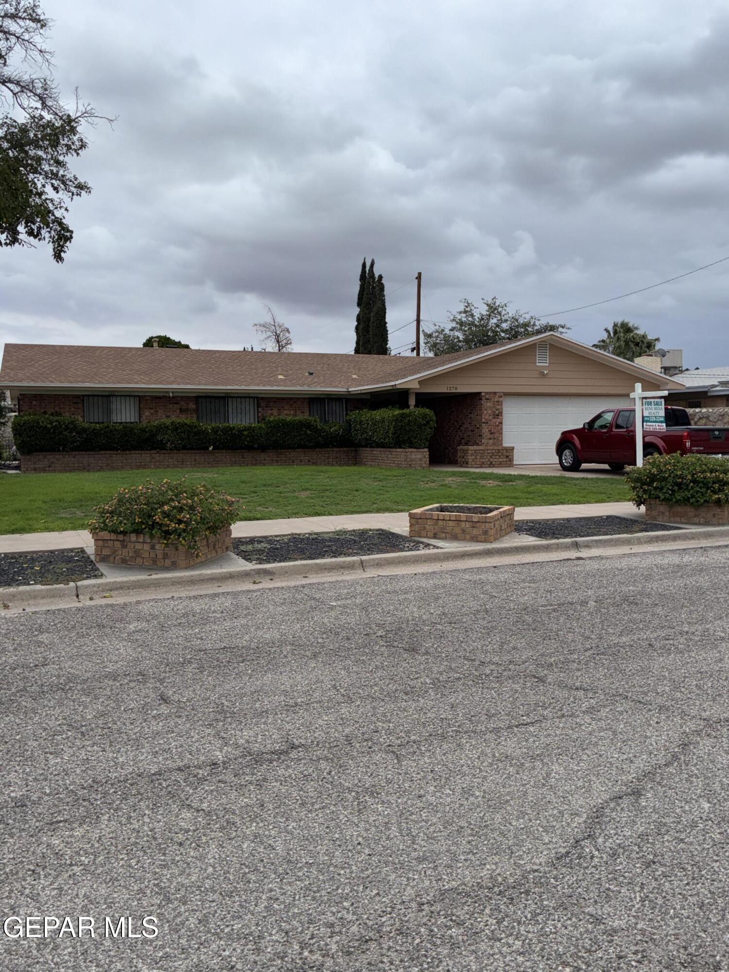 Sunburst Dr, El Paso, TX 79925