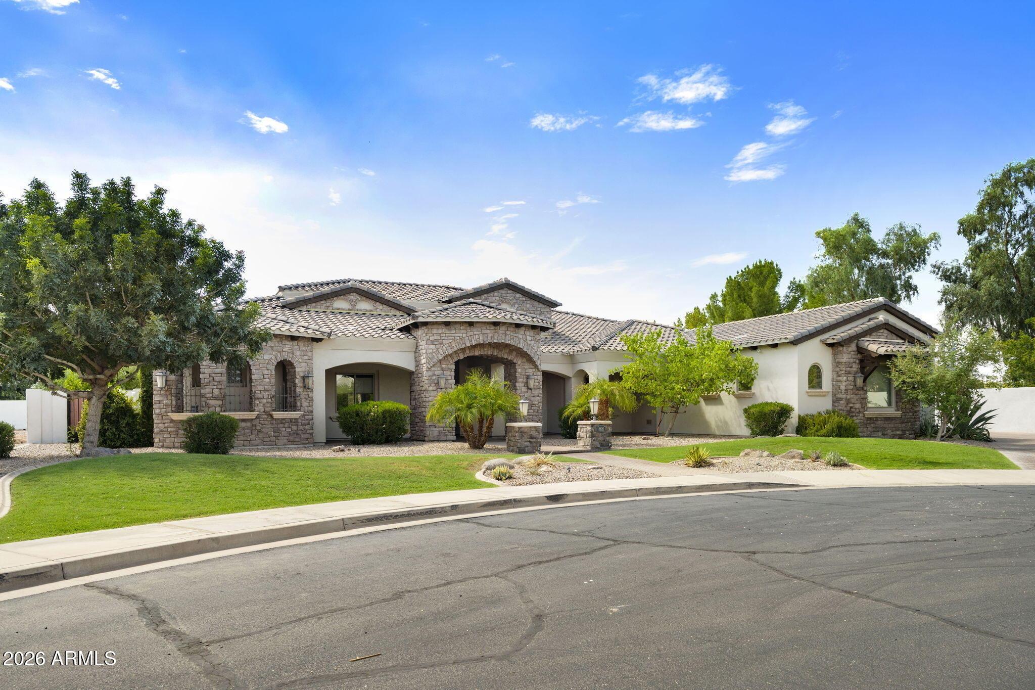 S Gemstone Dr, Chandler, AZ 85249