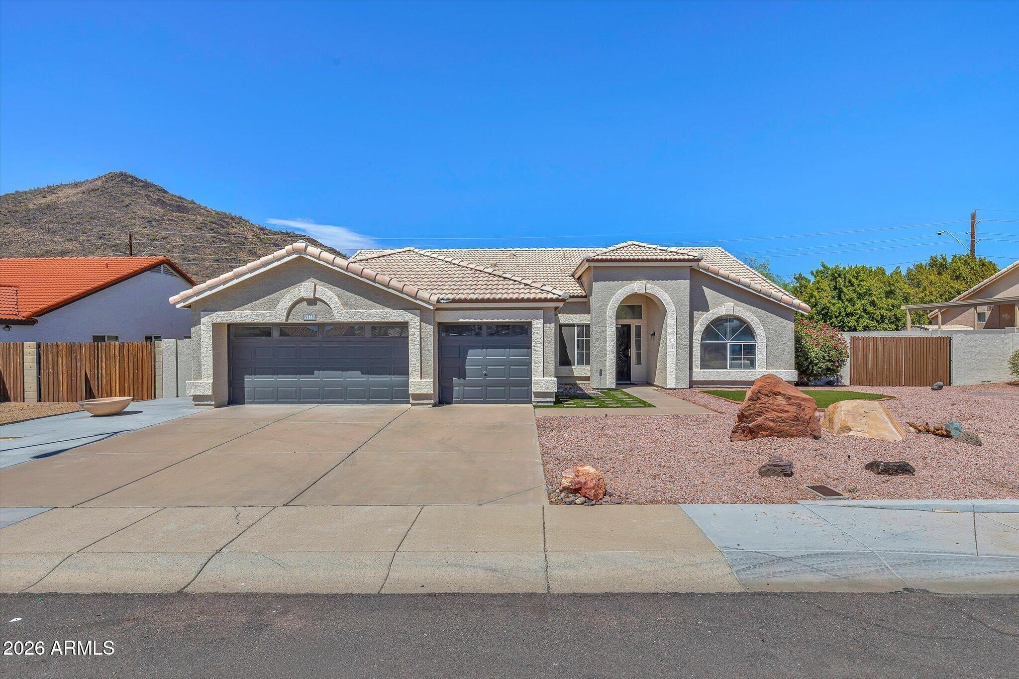 W Fallen Leaf Ln, Glendale, AZ 85310