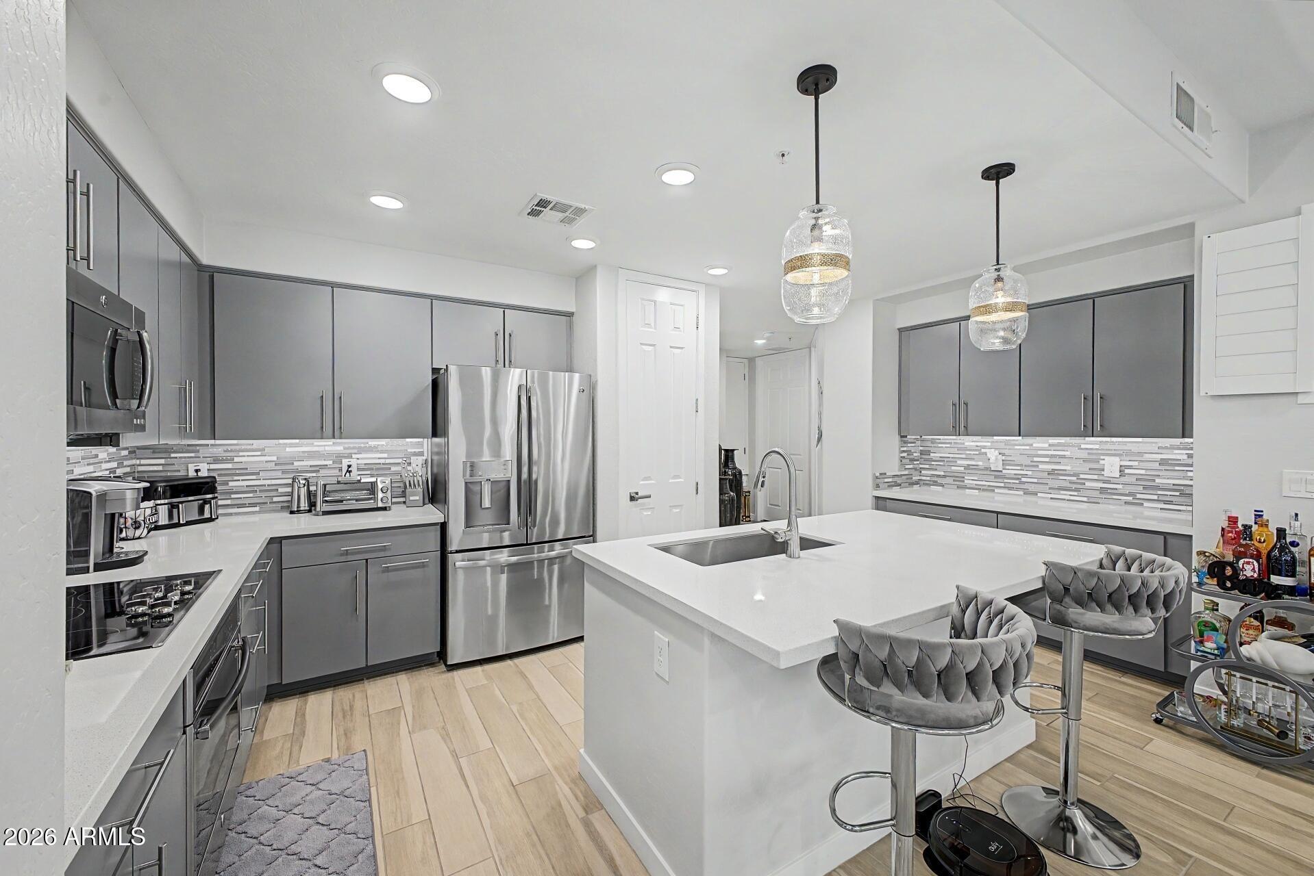 W Queen Creek Rd, Chandler, AZ 85248