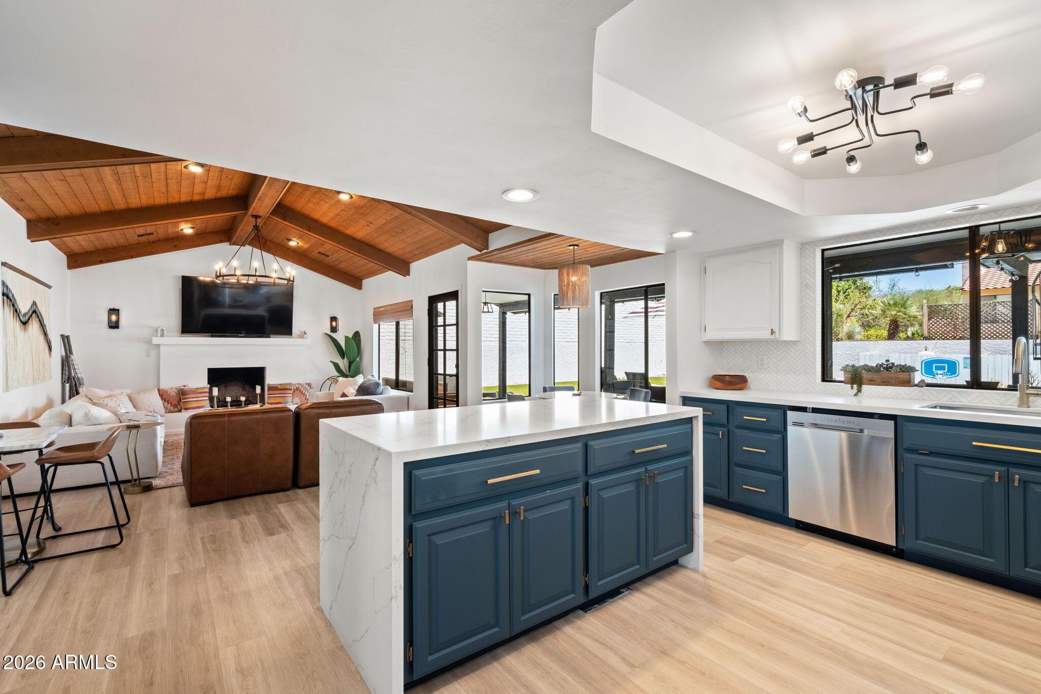 E Country Gables Dr, Phoenix, AZ 85022