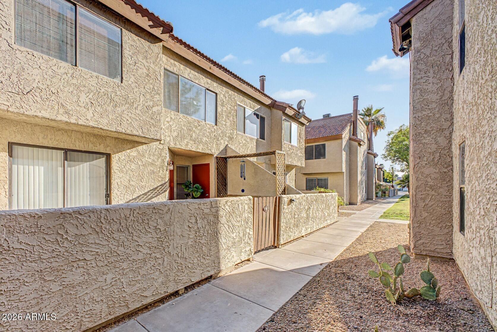 S Longmore, Mesa, AZ 85202