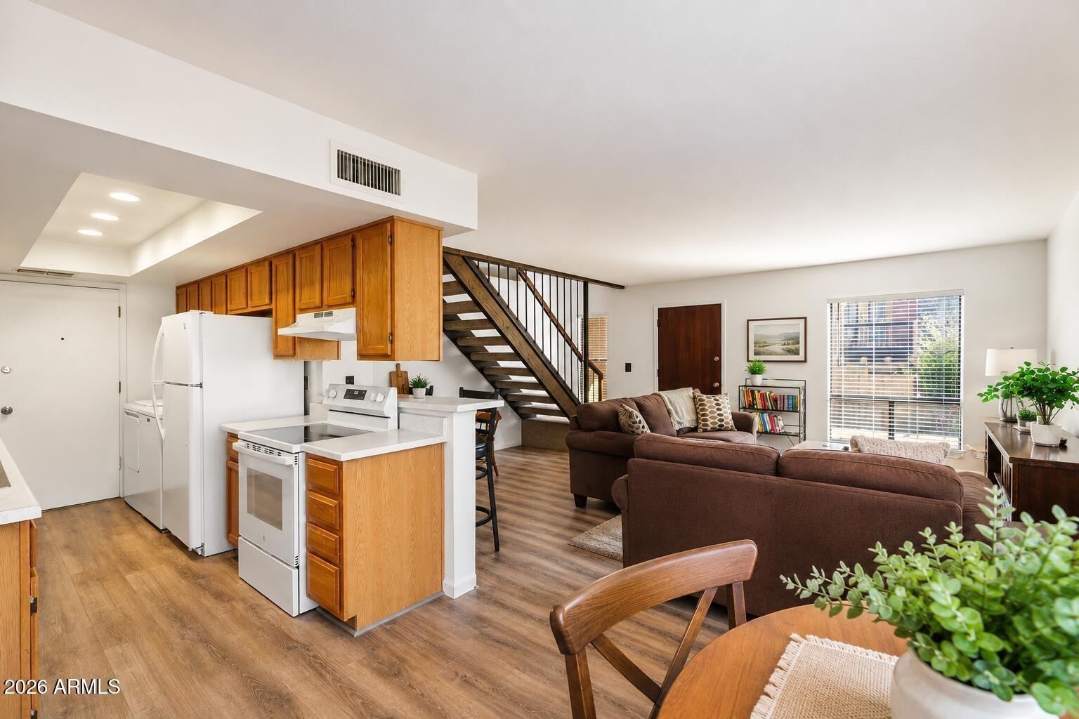 E North Ln, Phoenix, AZ 85020