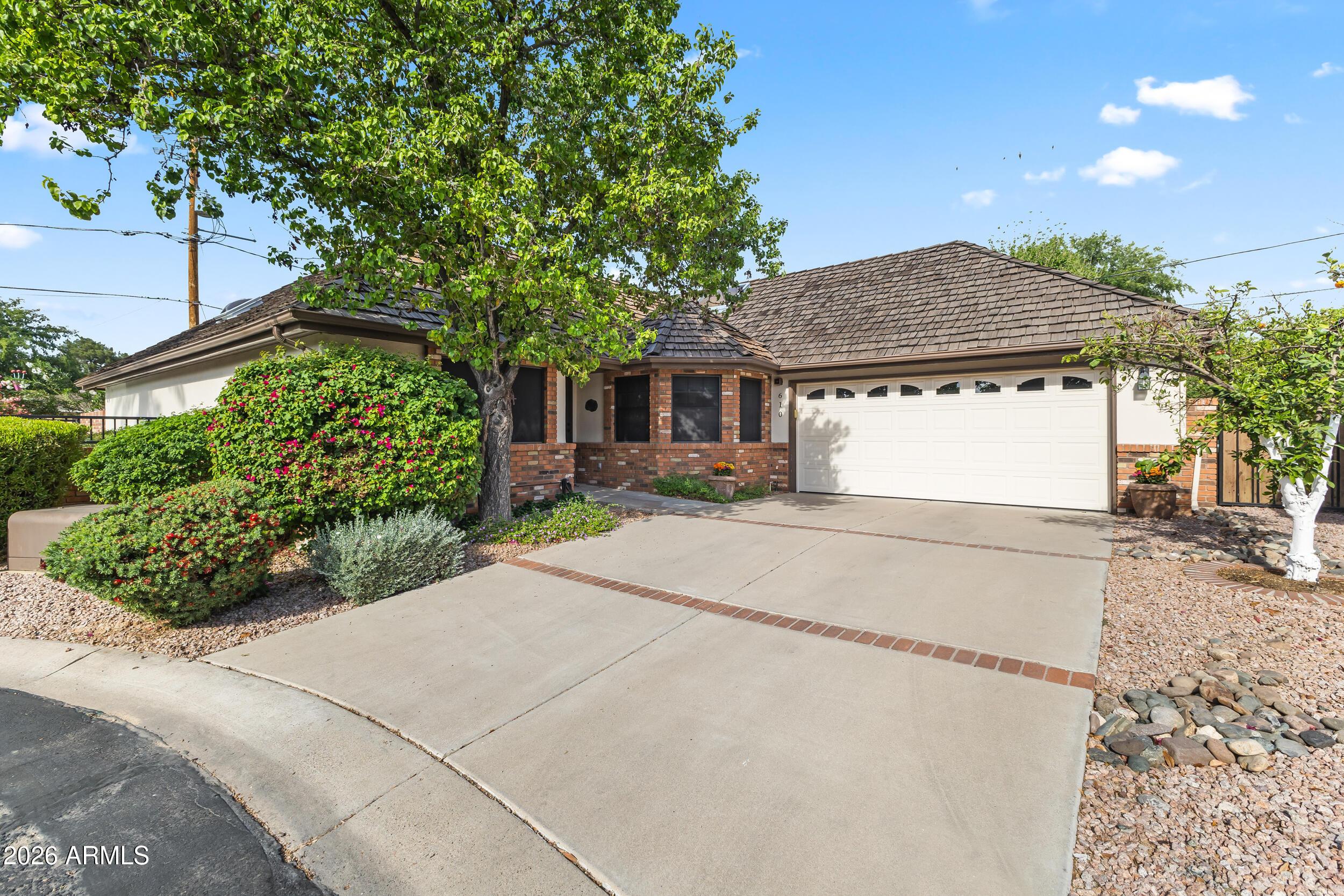 W Glenn Dr, Phoenix, AZ 85021