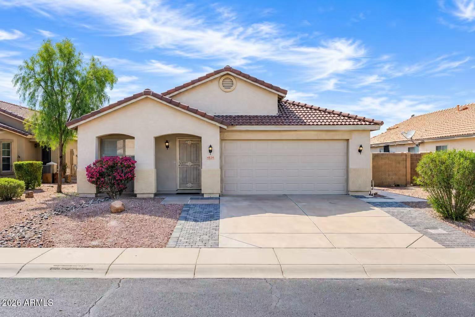 S 10th St, Phoenix, AZ 85042