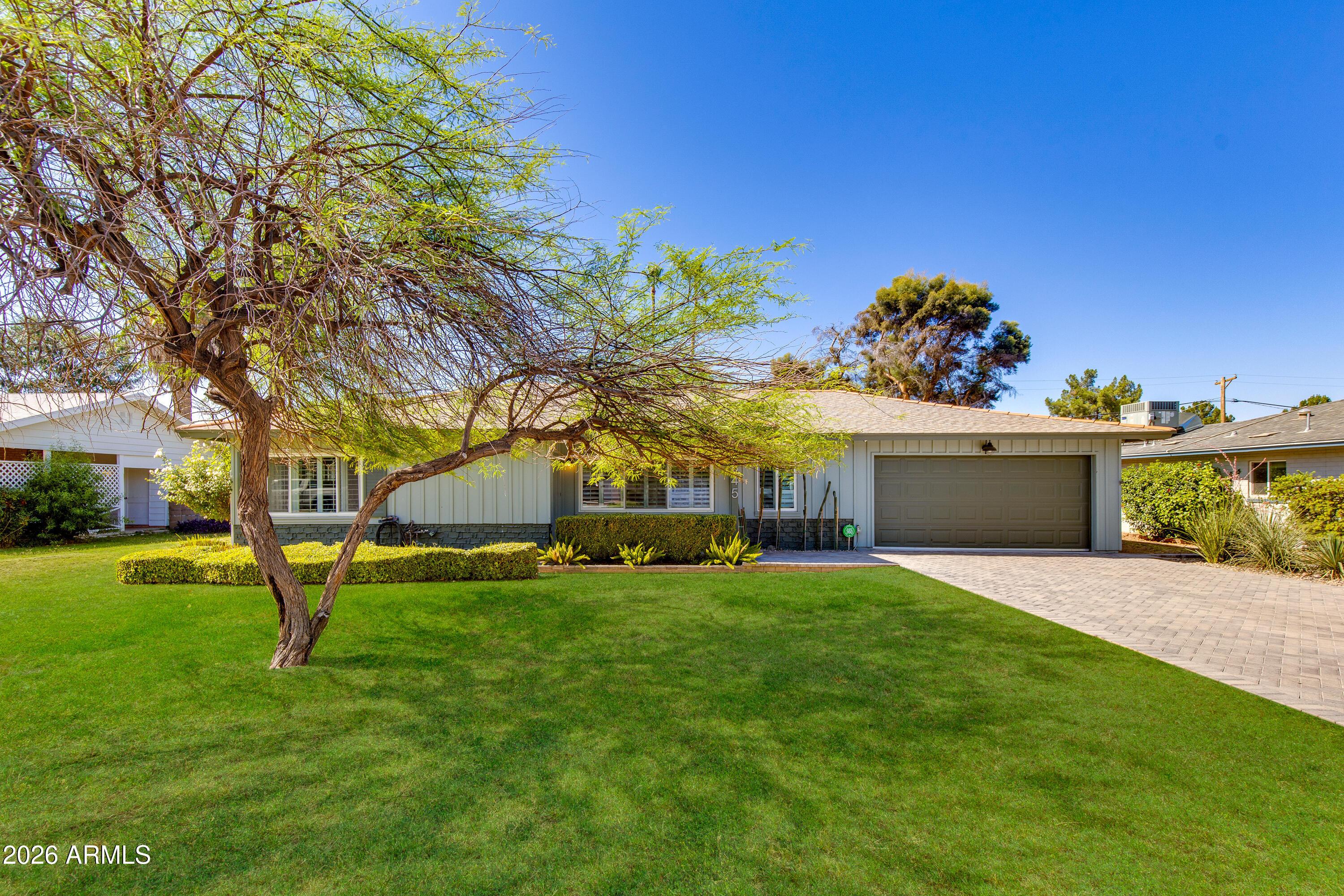 E Cambridge Ave, Phoenix, AZ 85008
