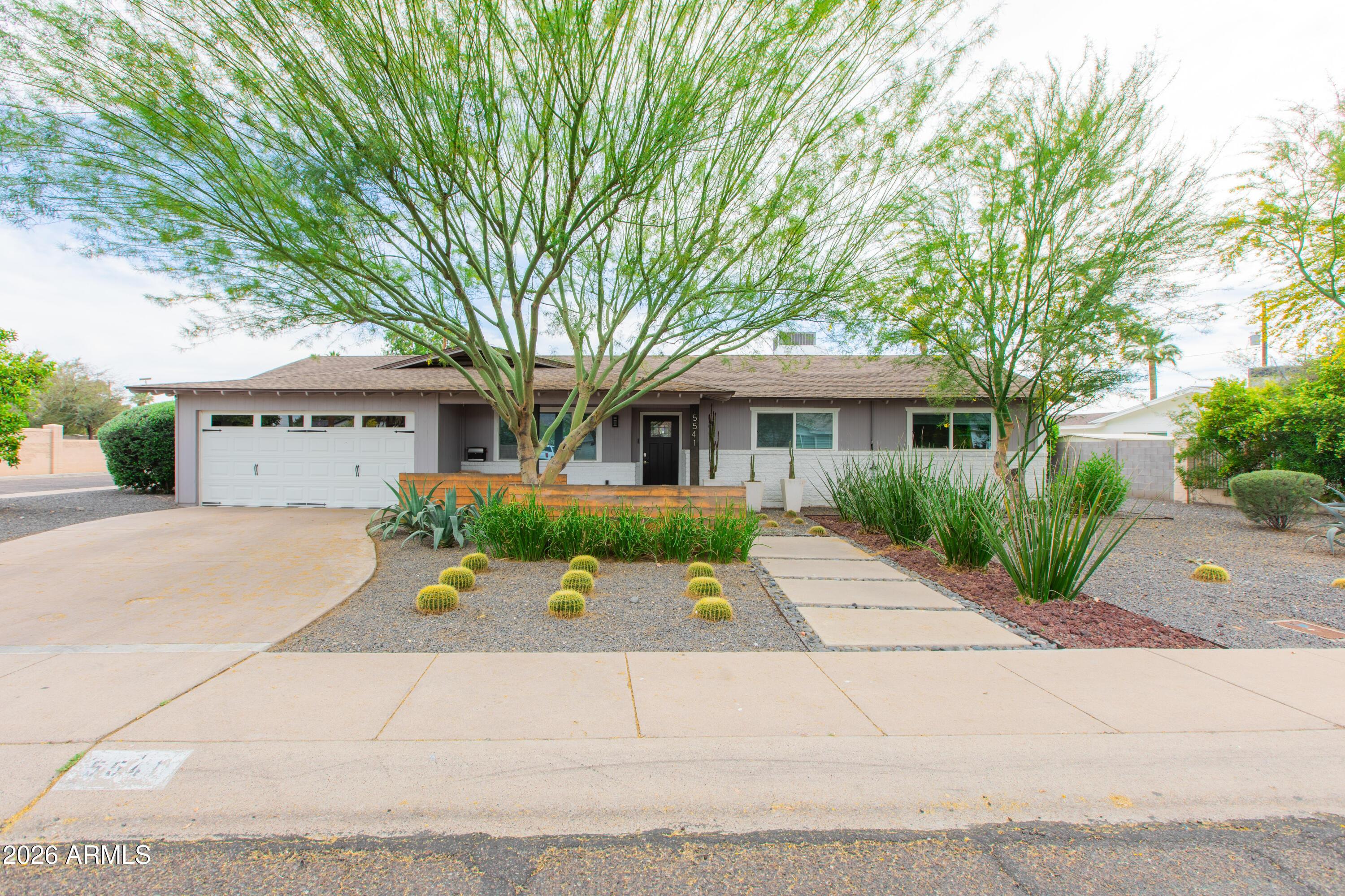E Cheery Lynn Rd, Phoenix, AZ 85018