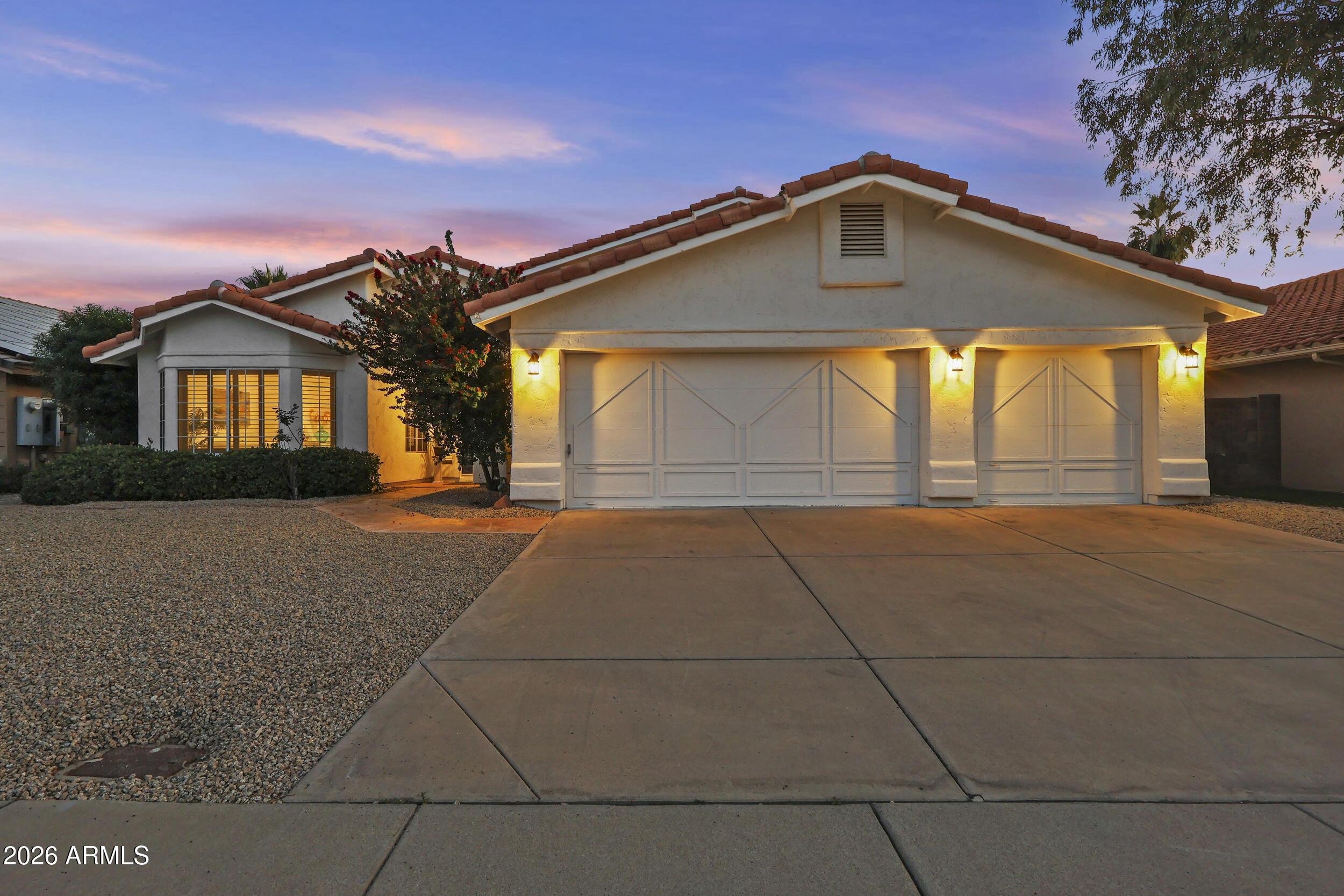 E Carolina Dr, Phoenix, AZ 85032