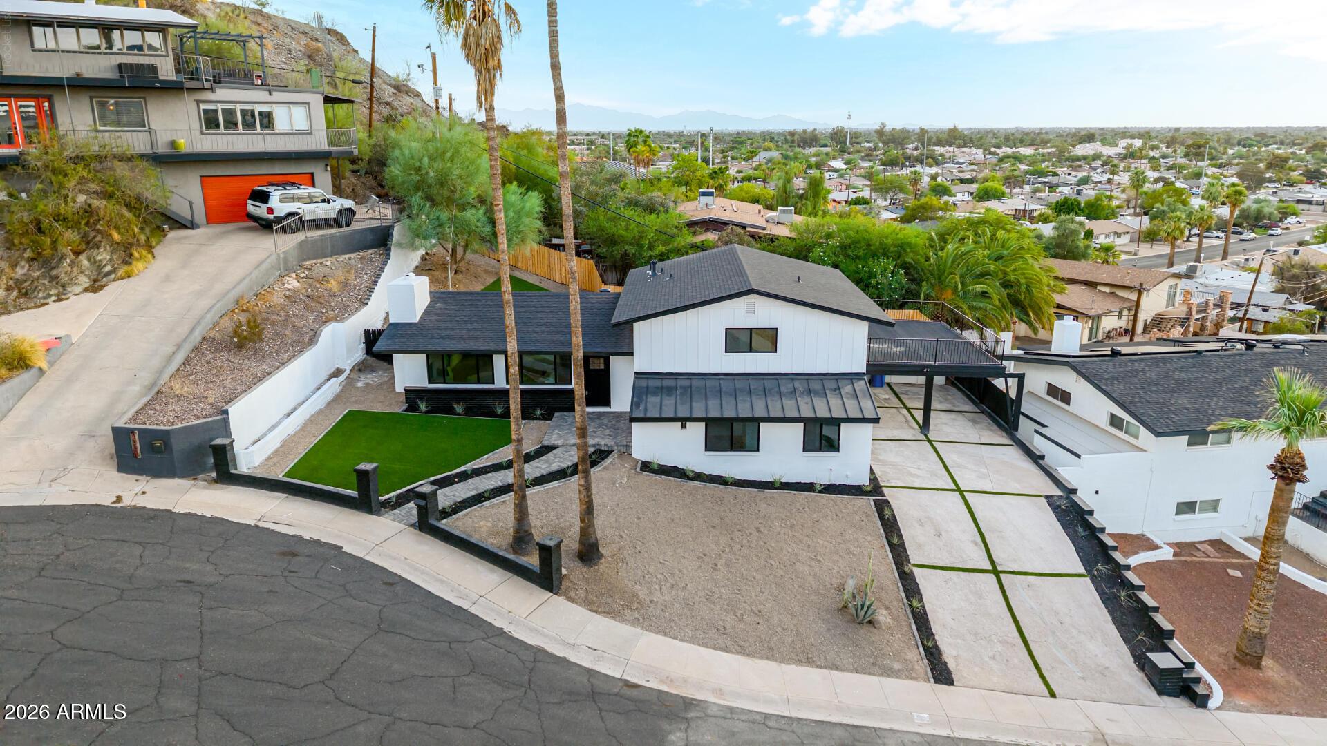 E Echo Ln, Phoenix, AZ 85020