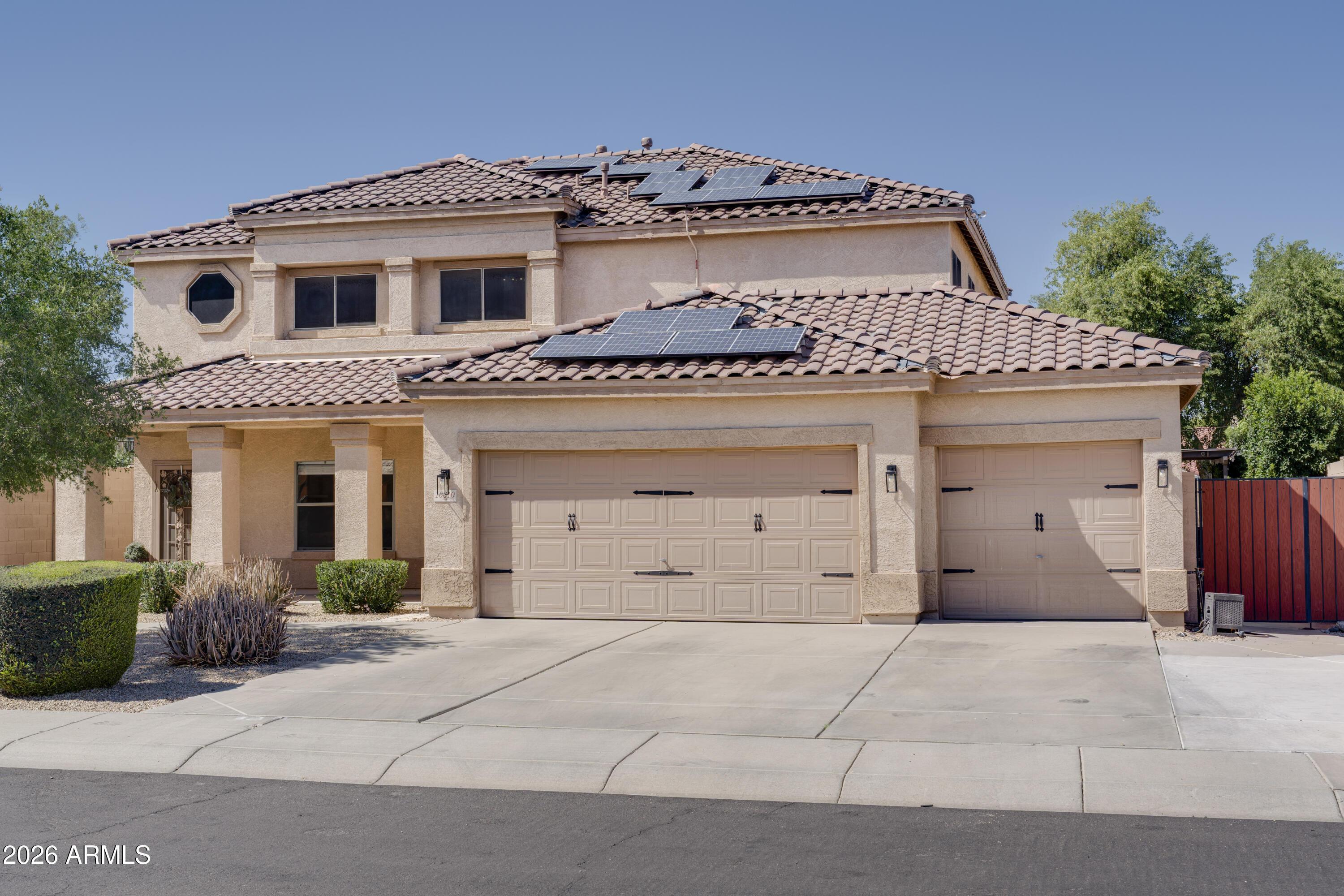 W Country Club Trl, Peoria, AZ 85383