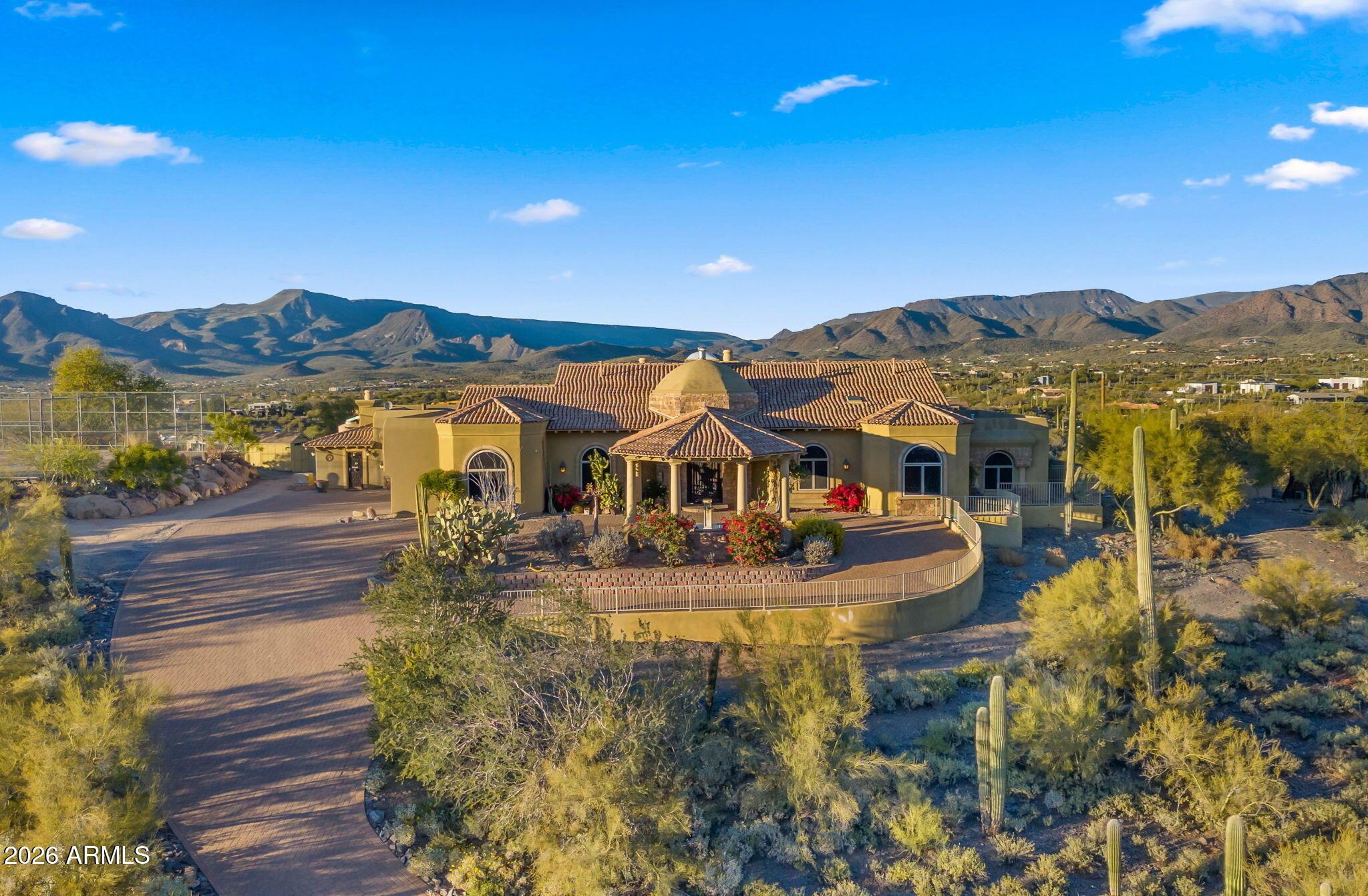E Cave Creek Rd, Cave Creek, AZ 85331