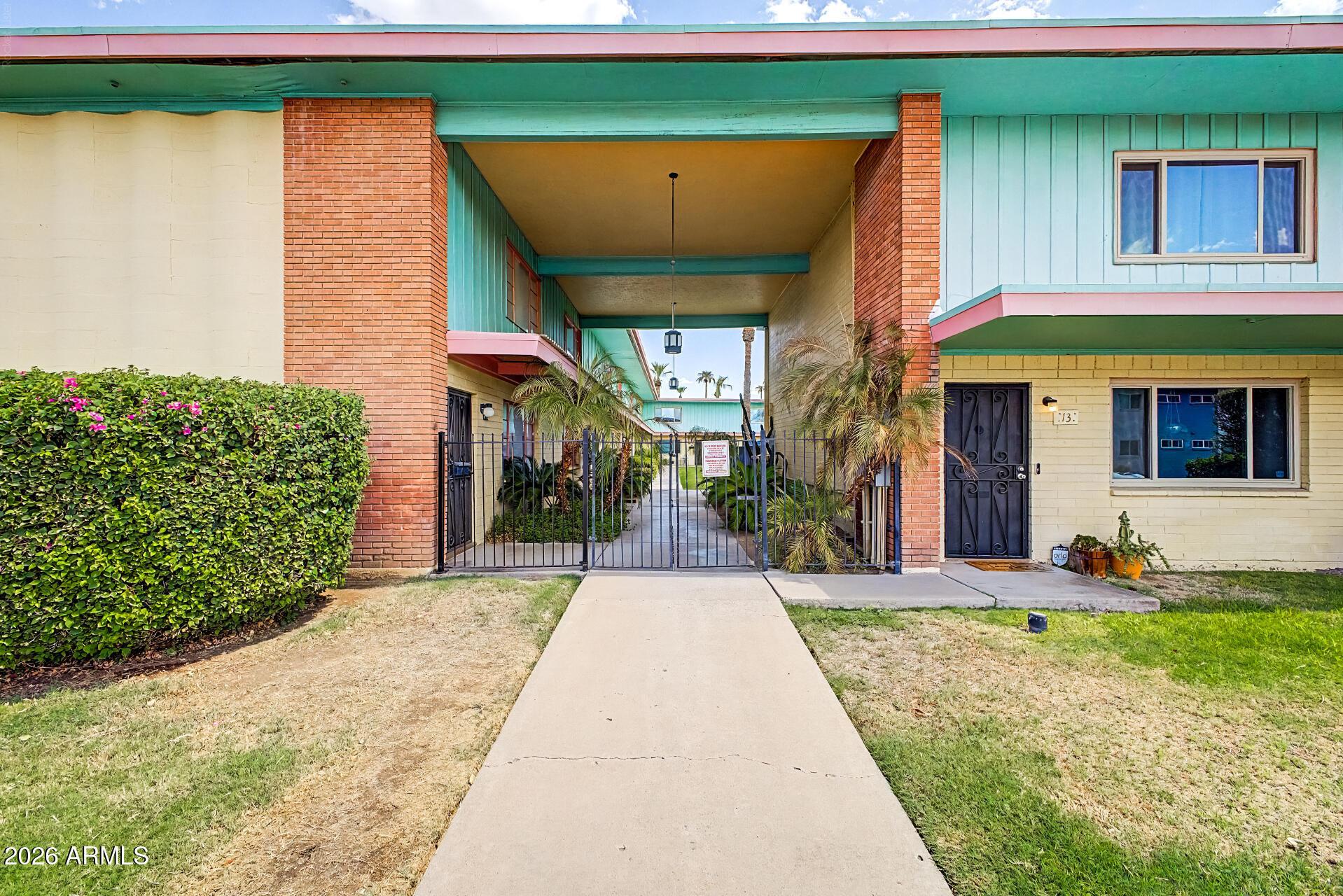 W Earll Dr, Phoenix, AZ 85013
