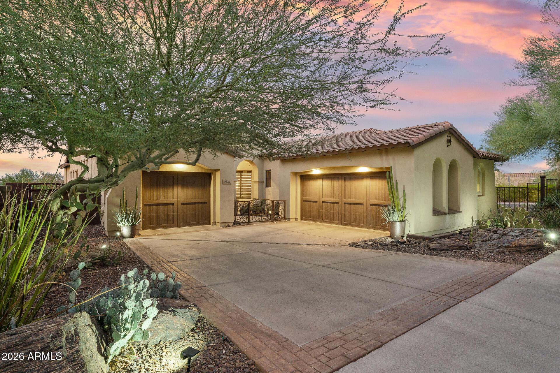E Samantha Way, Phoenix, AZ 85042