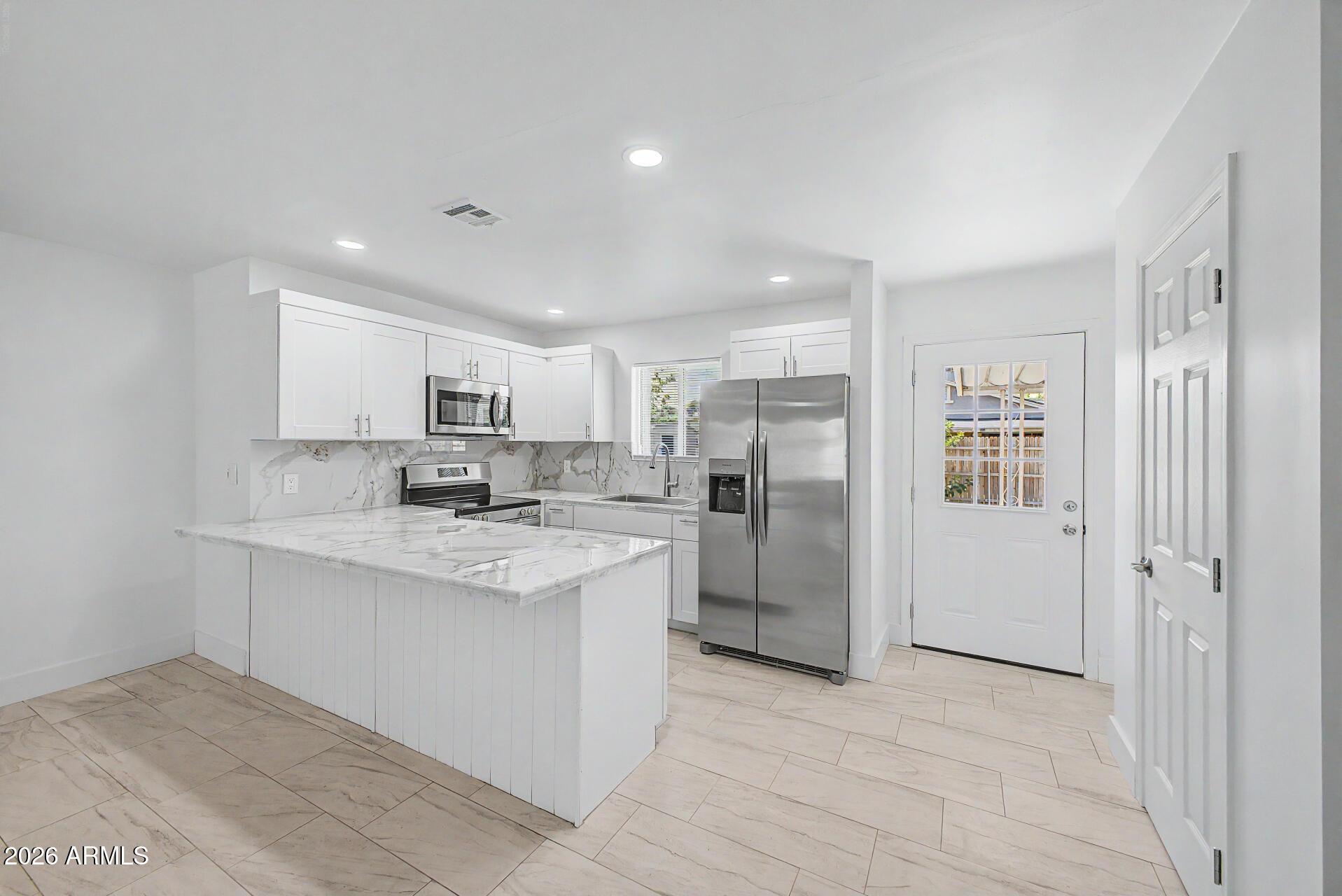 W Port Au Prince Ln, Phoenix, AZ 85053