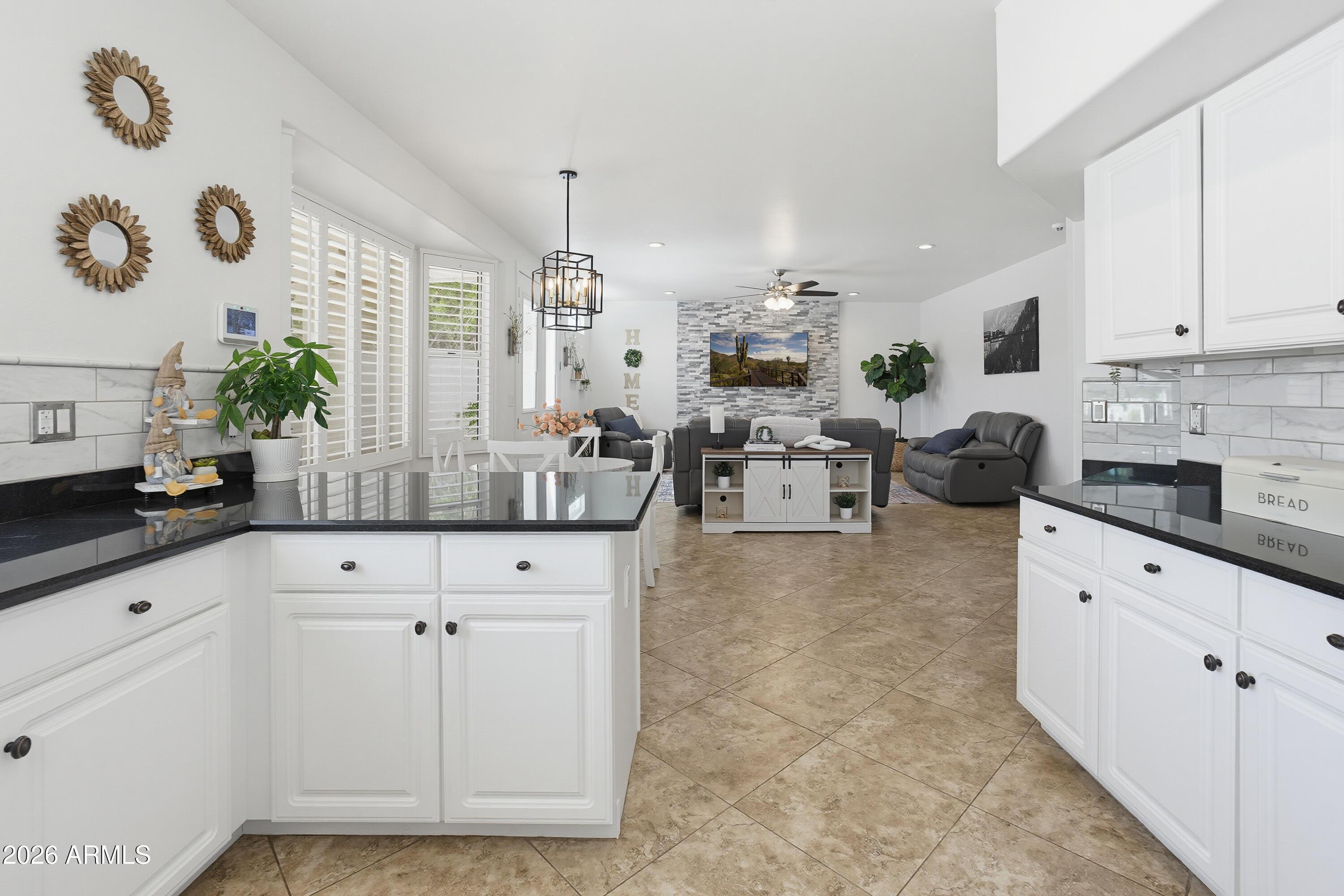 W Silverwood Dr, Phoenix, AZ 85045
