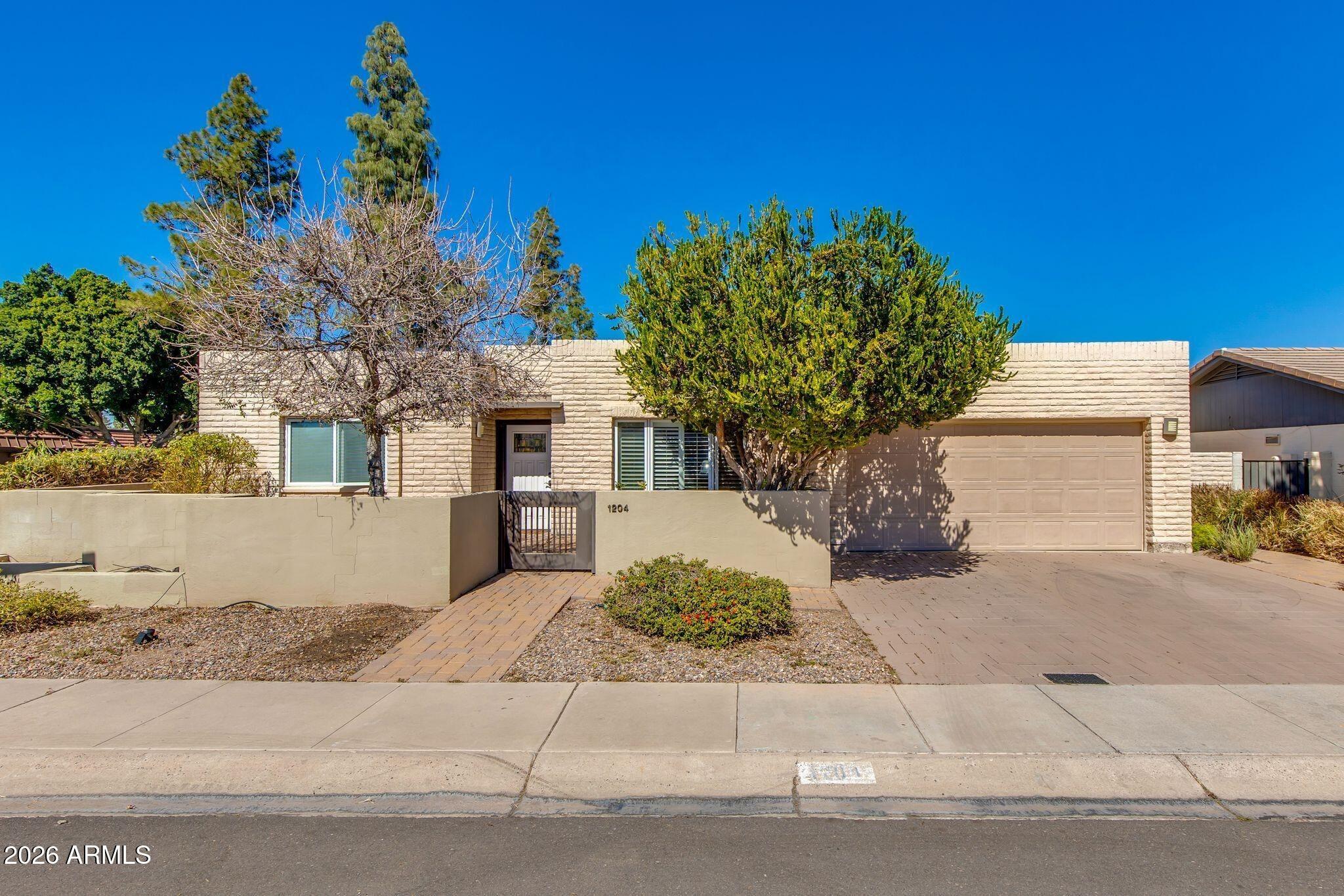 E Steamboat Bend Dr, Tempe, AZ 85283